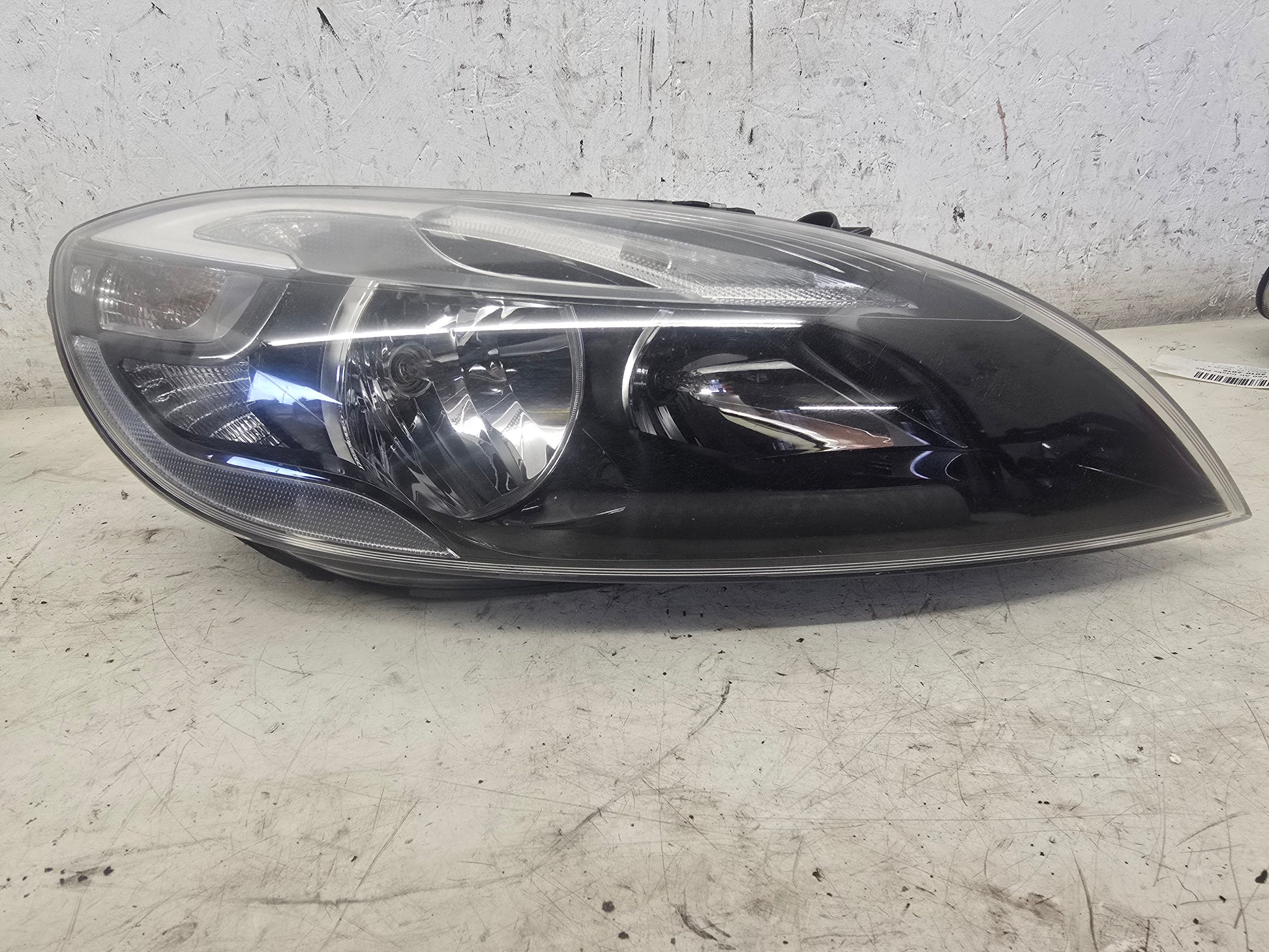2015-2024 Volvo V40 T2 Right Driver Side Halogen Headlight 1.6 B4164T4