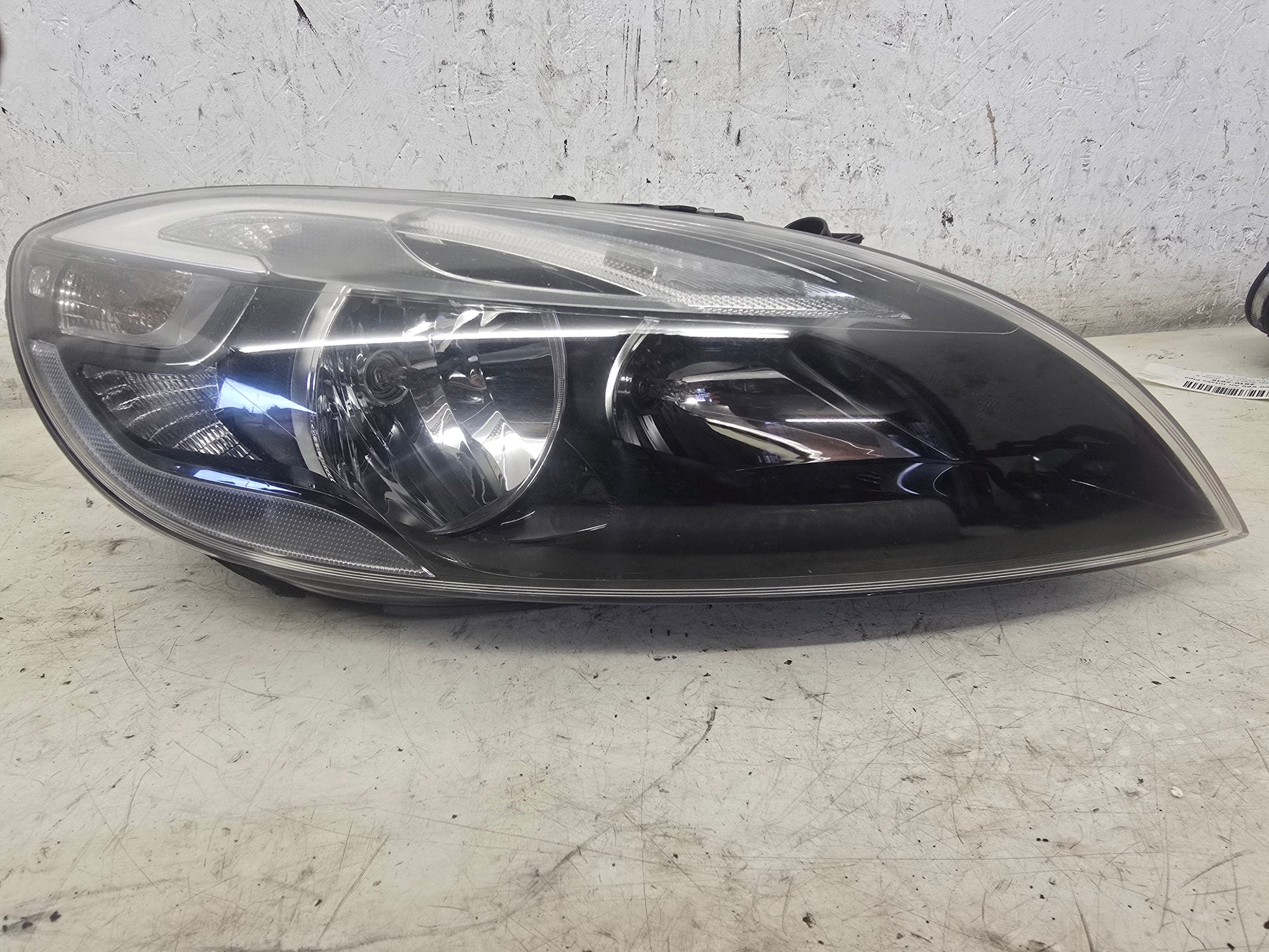 2015-2024 Volvo V40 T2 Right Driver Side Halogen Headlight 1.6 B4164T4