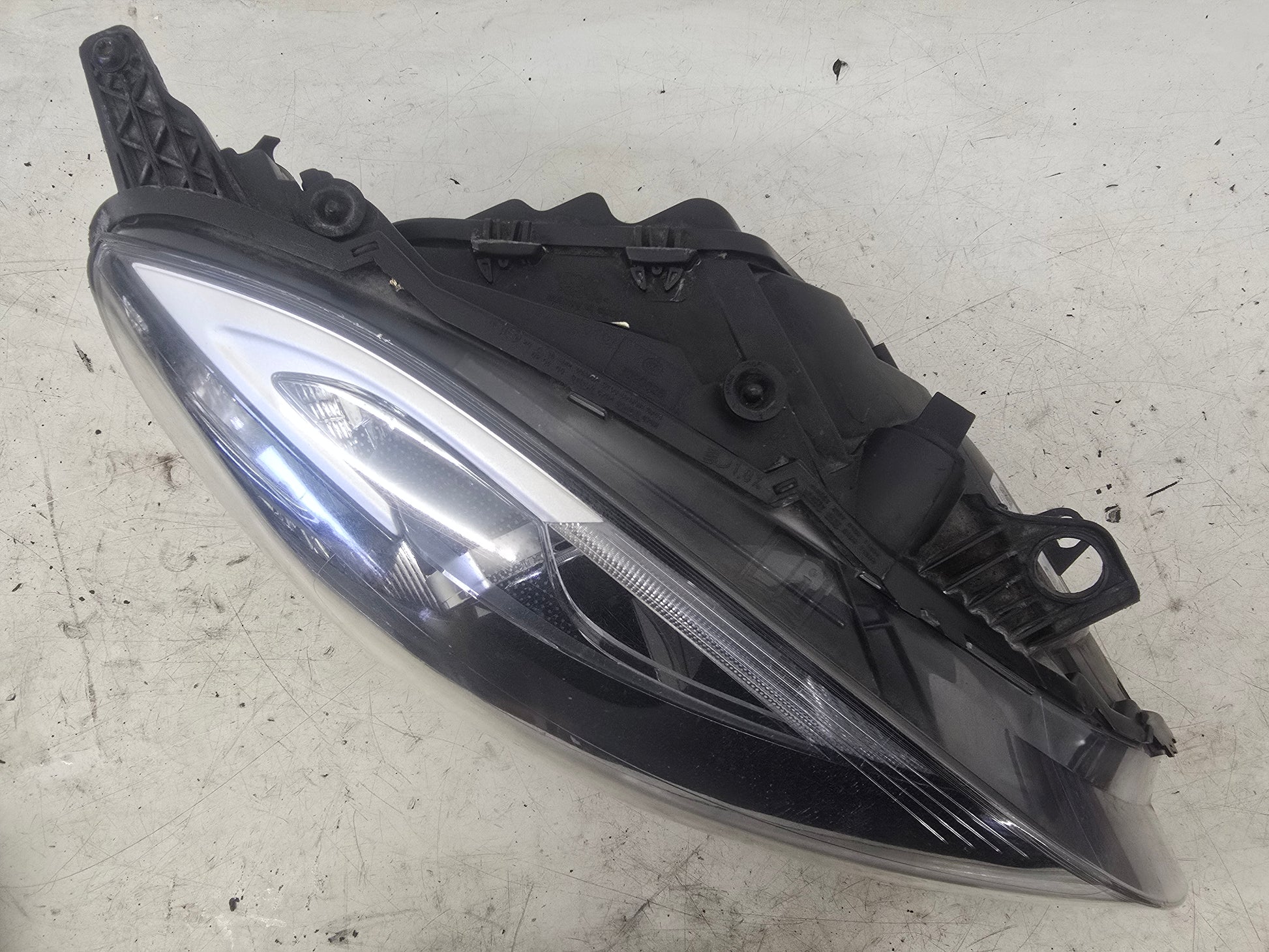 2015-2024 Volvo V40 T2 Right Driver Side Halogen Headlight 1.6 B4164T4