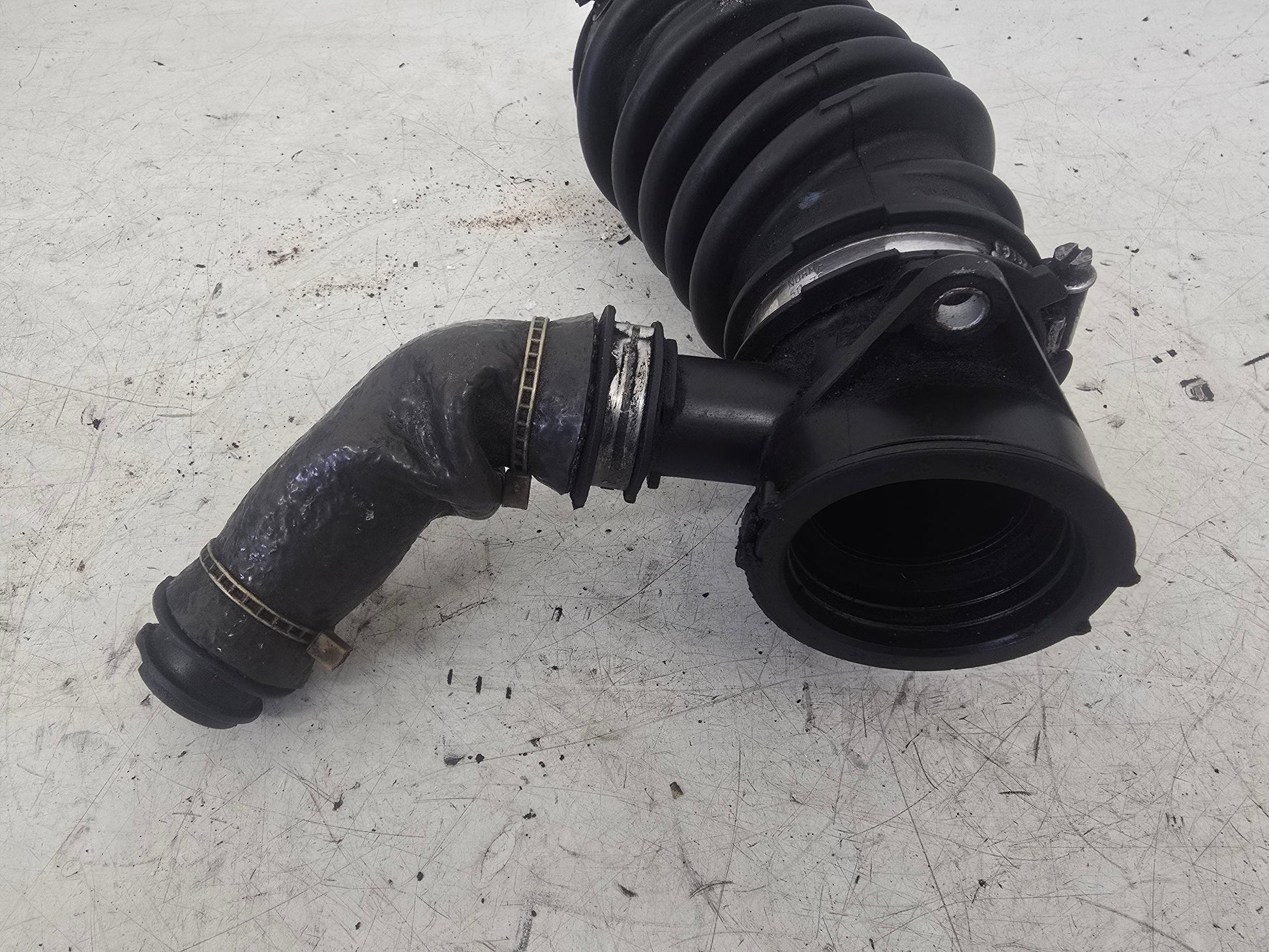 2010-2016 Volvo V60 S60 Air Intake Pipe BG91-9C623-5A