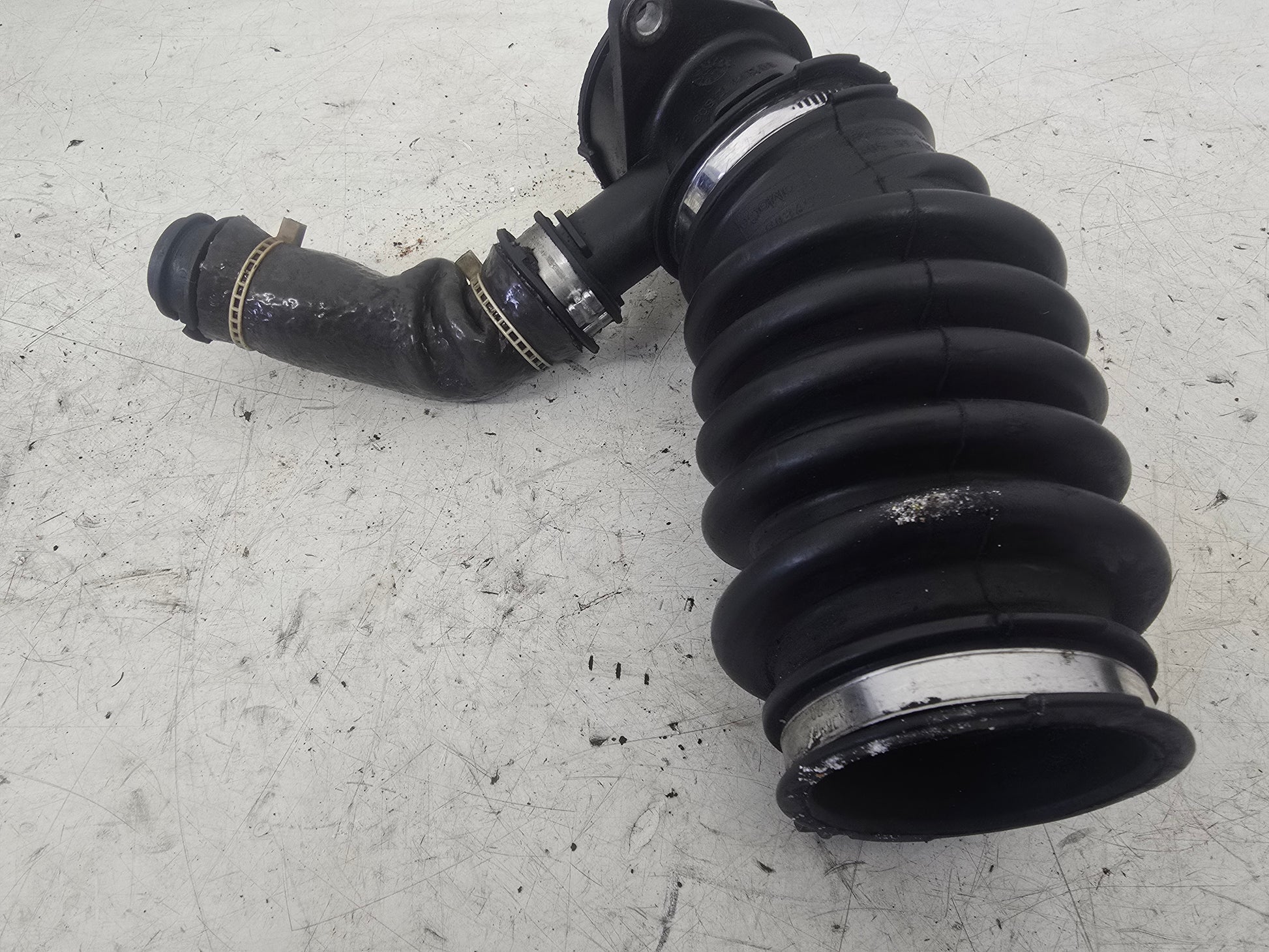 2010-2016 Volvo V60 S60 Air Intake Pipe BG91-9C623-5A