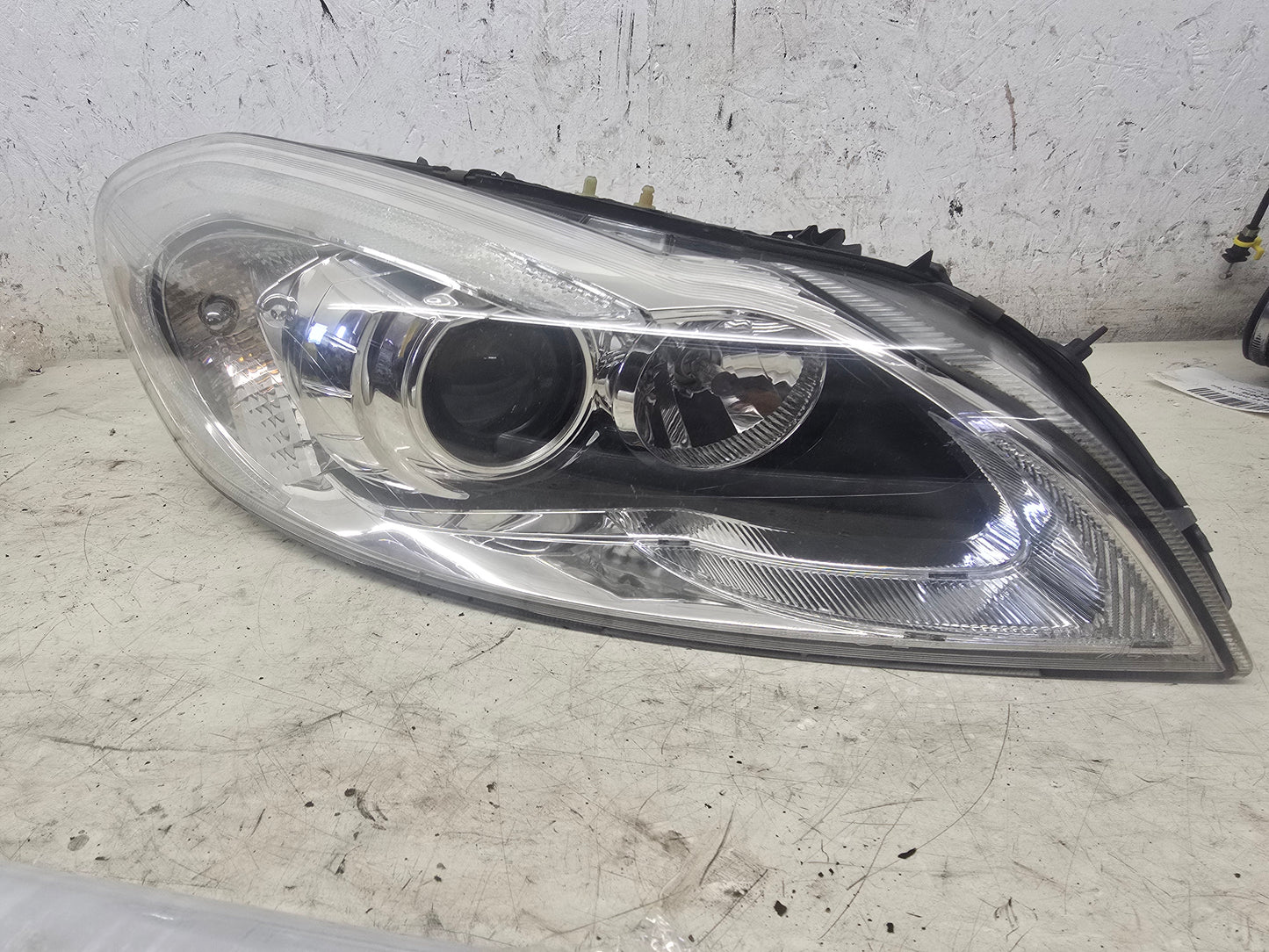 2006-2013 Volvo C70 MK2 Driver Side Xenon Headlight 31299757