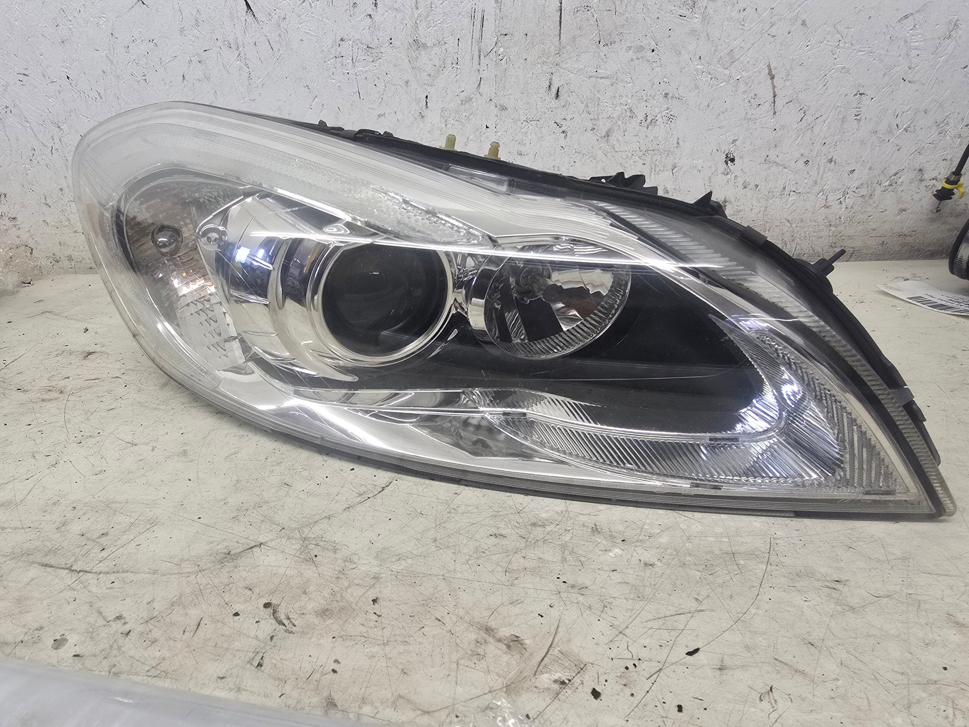 2006-2013 Volvo C70 MK2 Driver Side Xenon Headlight 31299757