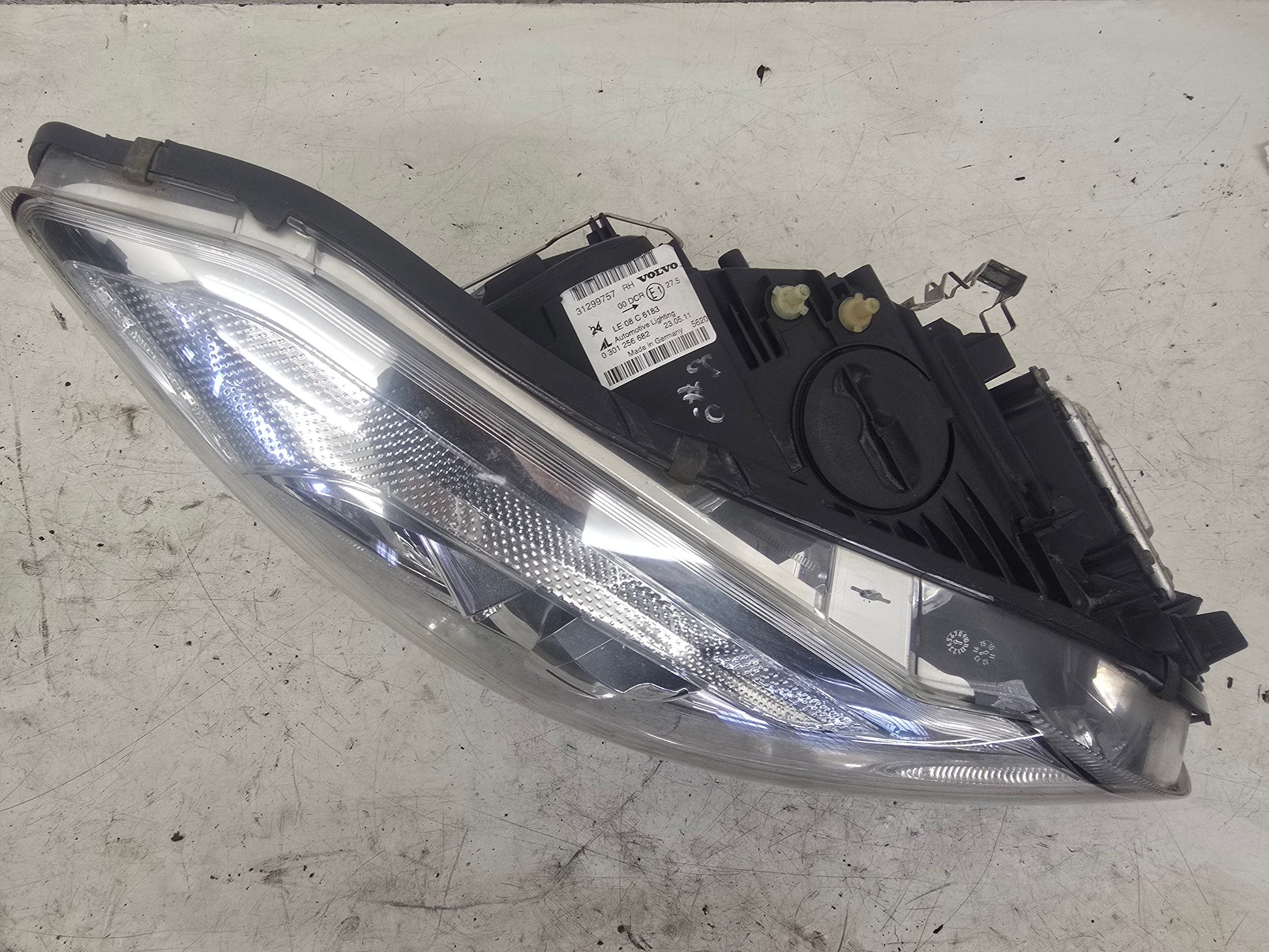 2006-2013 Volvo C70 MK2 Driver Side Xenon Headlight 31299757