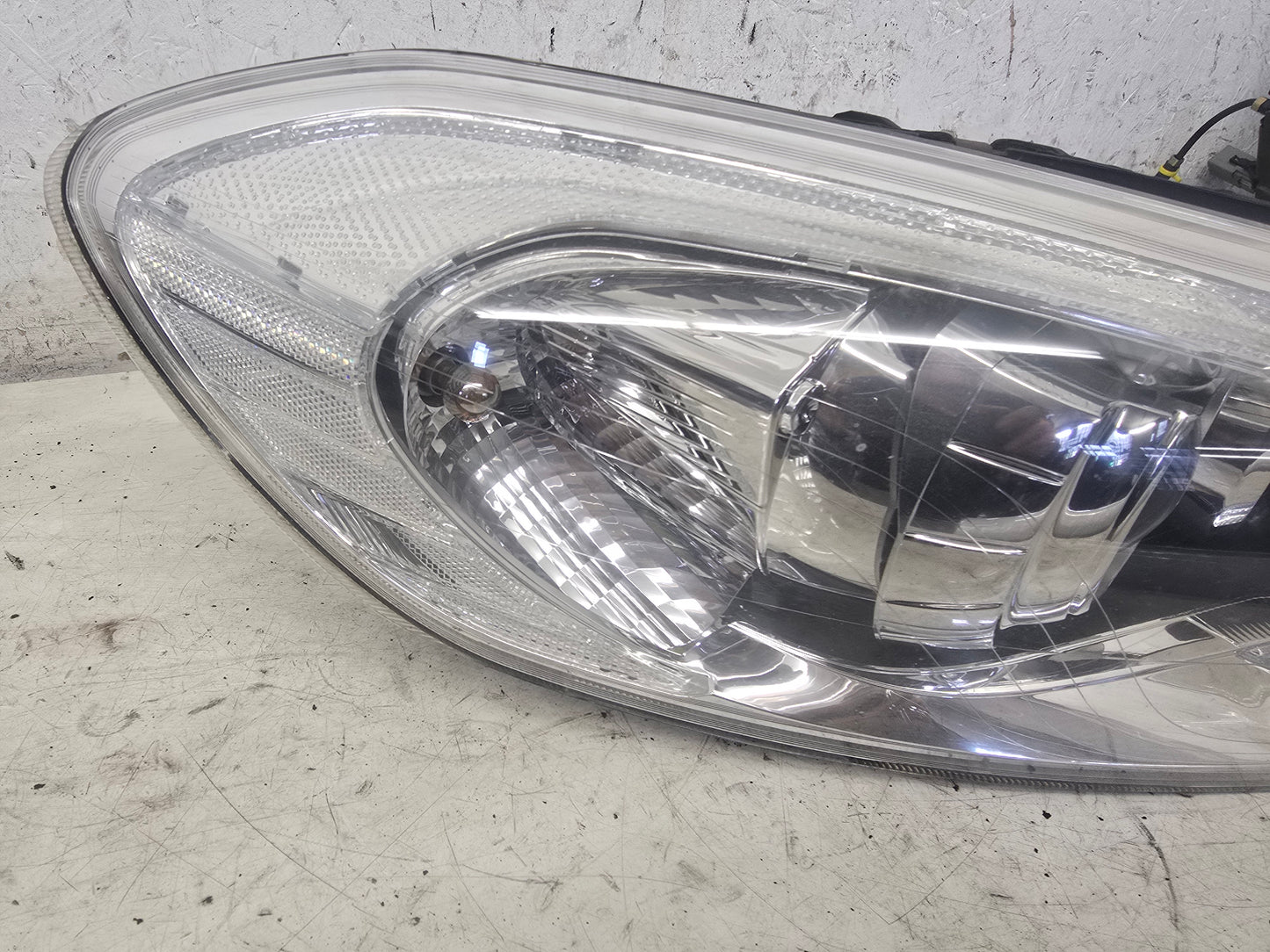 2006-2013 Volvo C70 MK2 Driver Side Xenon Headlight 31299757