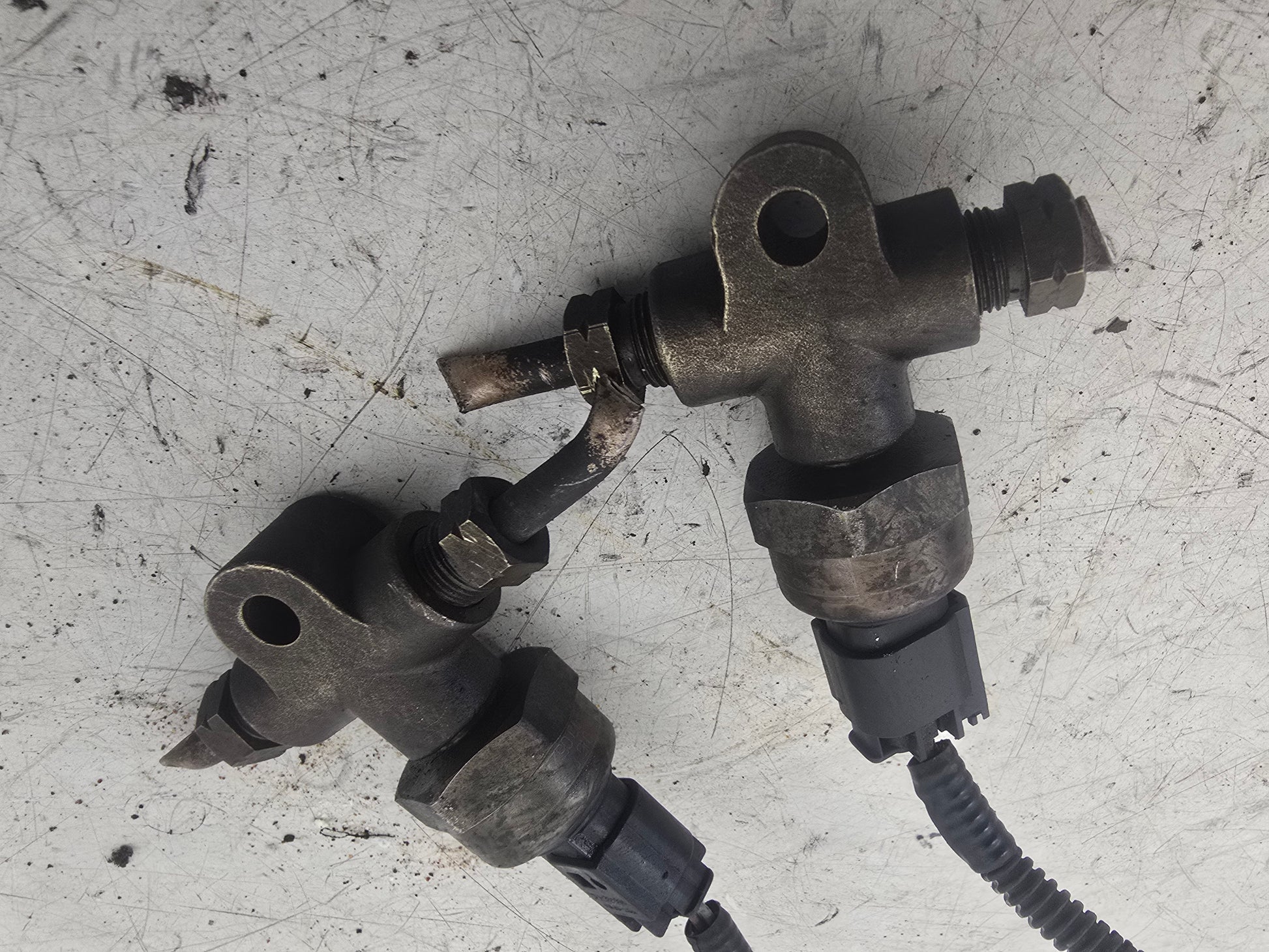 2002-2014 Volvo XC90 D5 Brake Pressure Sensors Pair 3524132