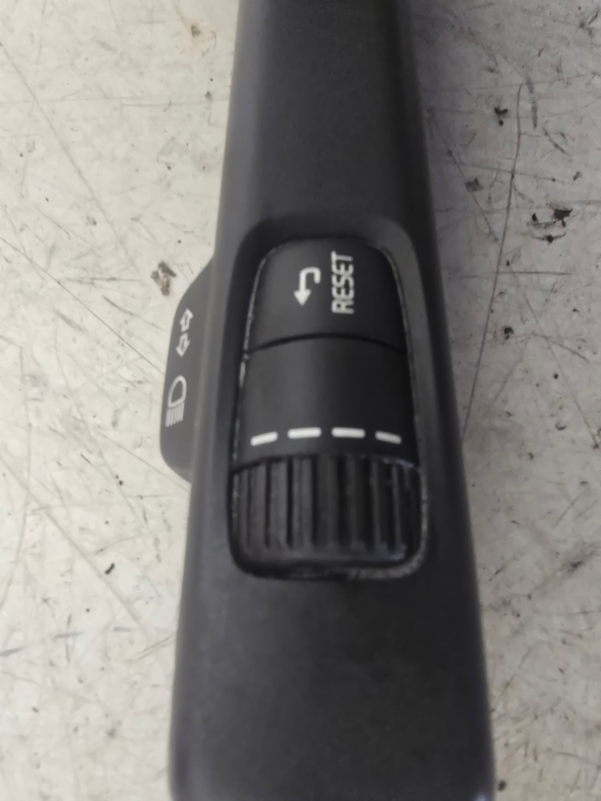 2009-2017 Volvo V40 Indicator Stalk 31456045