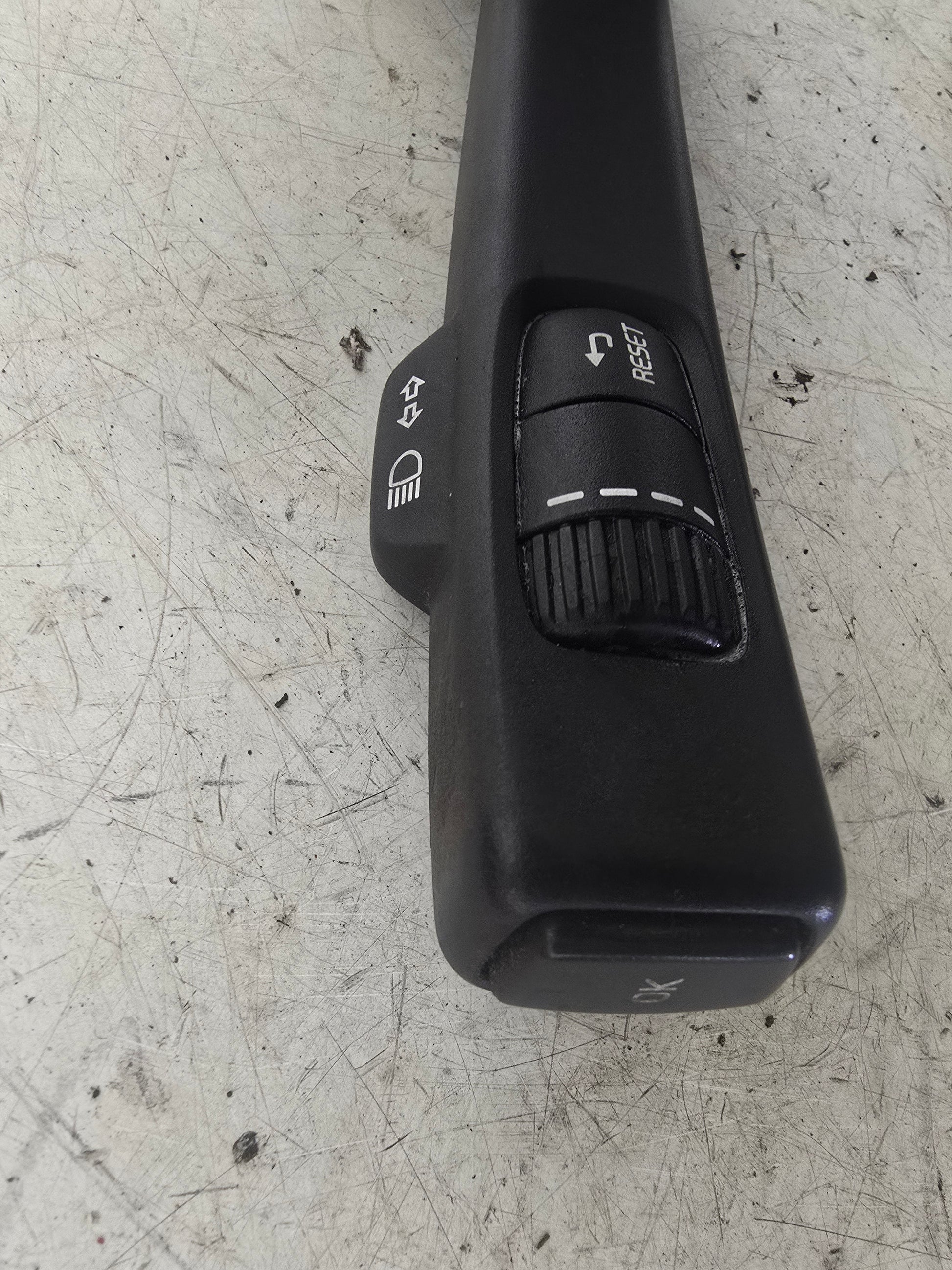 2009-2017 Volvo V40 Indicator Stalk 31456045