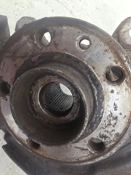 2007-2010 Volvo V70 III Front Left Passenger Hub Assembly 6G912C447AD