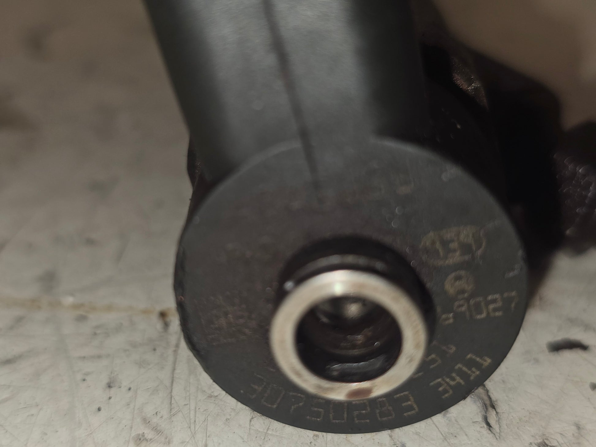 2006 Volvo XC90 D5 Fuel Injector 30750283