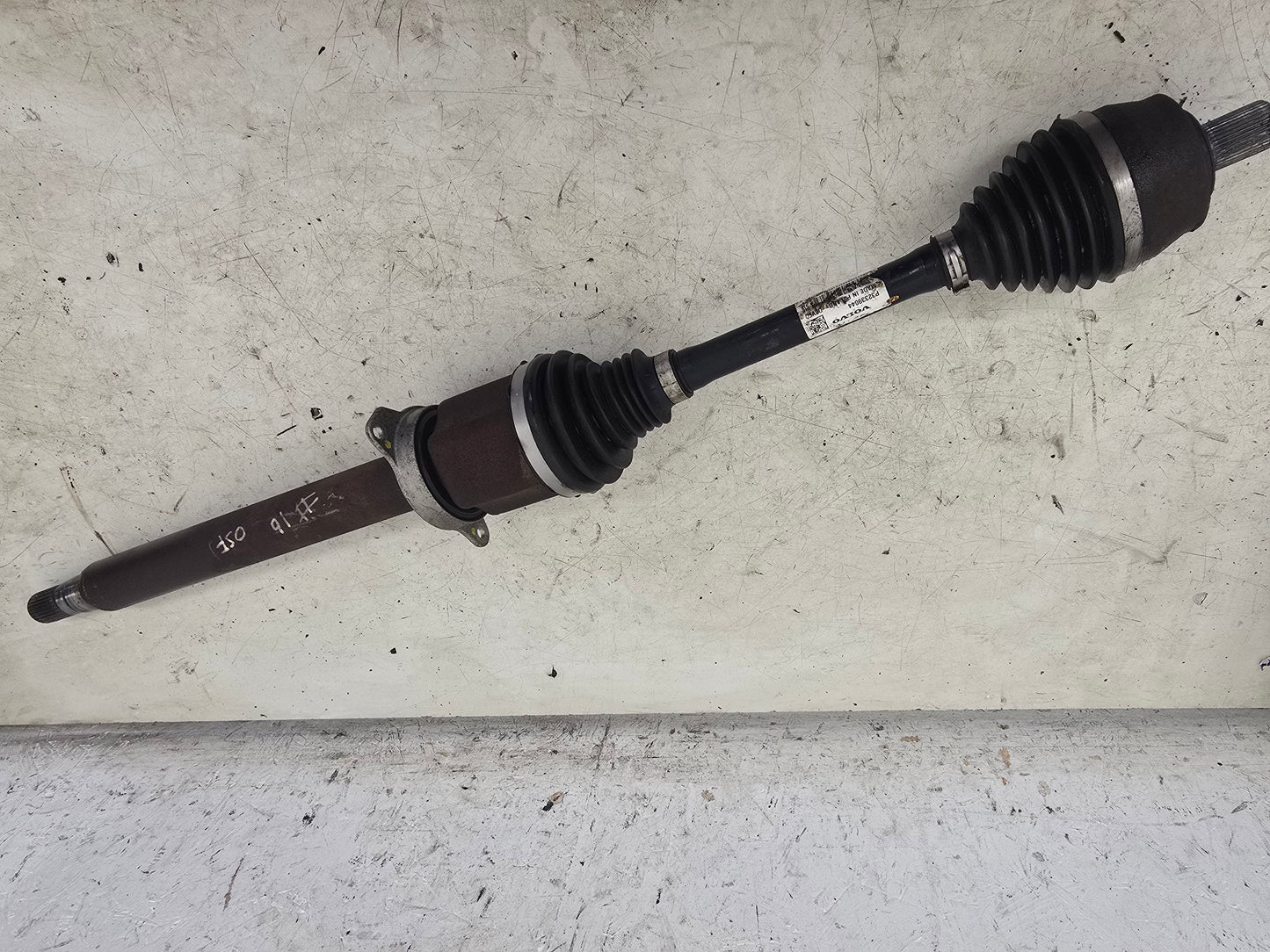 2022 Volvo XC40 T3 Front Right Driveshaft 32339044