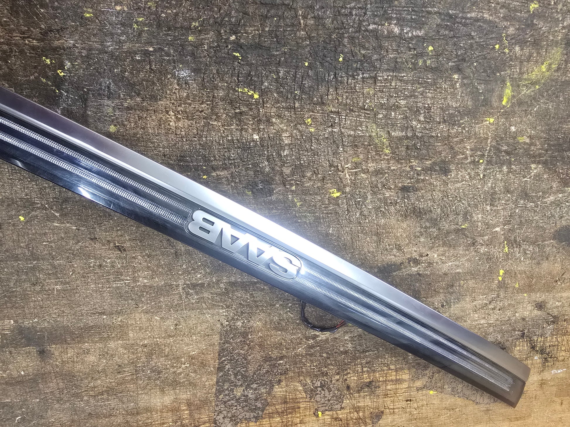 2010-2011 Saab 9-5 Tailgate Handle Integrated LED Light Bar 12846189