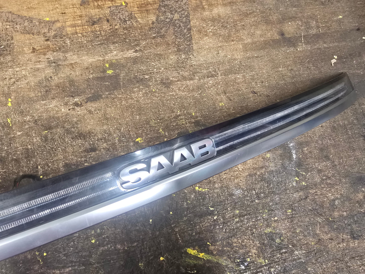 2010-2011 Saab 9-5 Tailgate Handle Integrated LED Light Bar 12846189