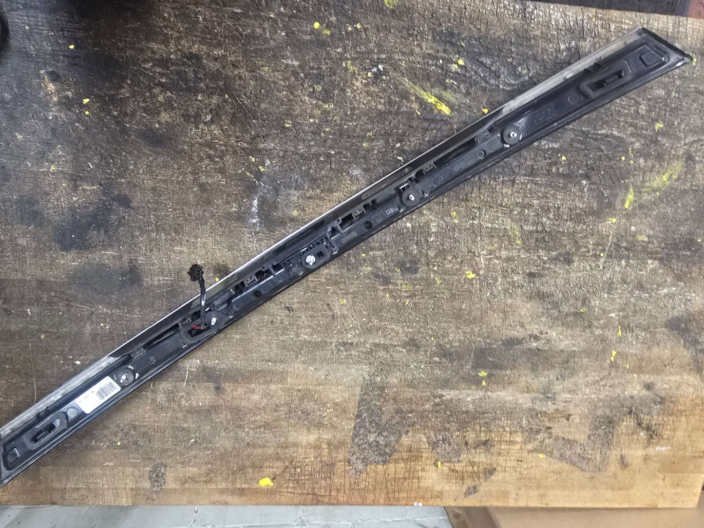2010-2011 Saab 9-5 Tailgate Handle Integrated LED Light Bar 12846189