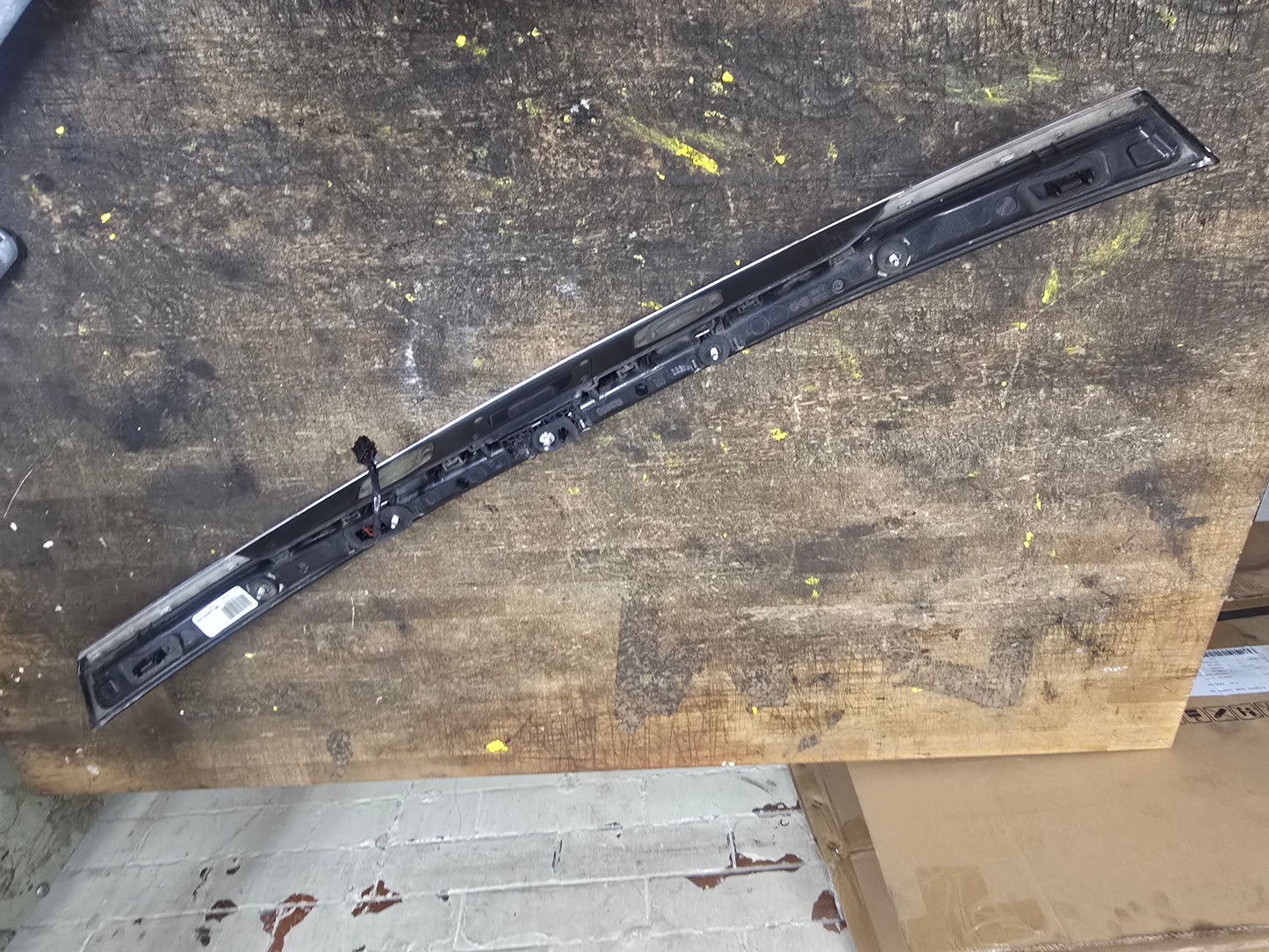 2010-2011 Saab 9-5 Tailgate Handle Integrated LED Light Bar 12846189