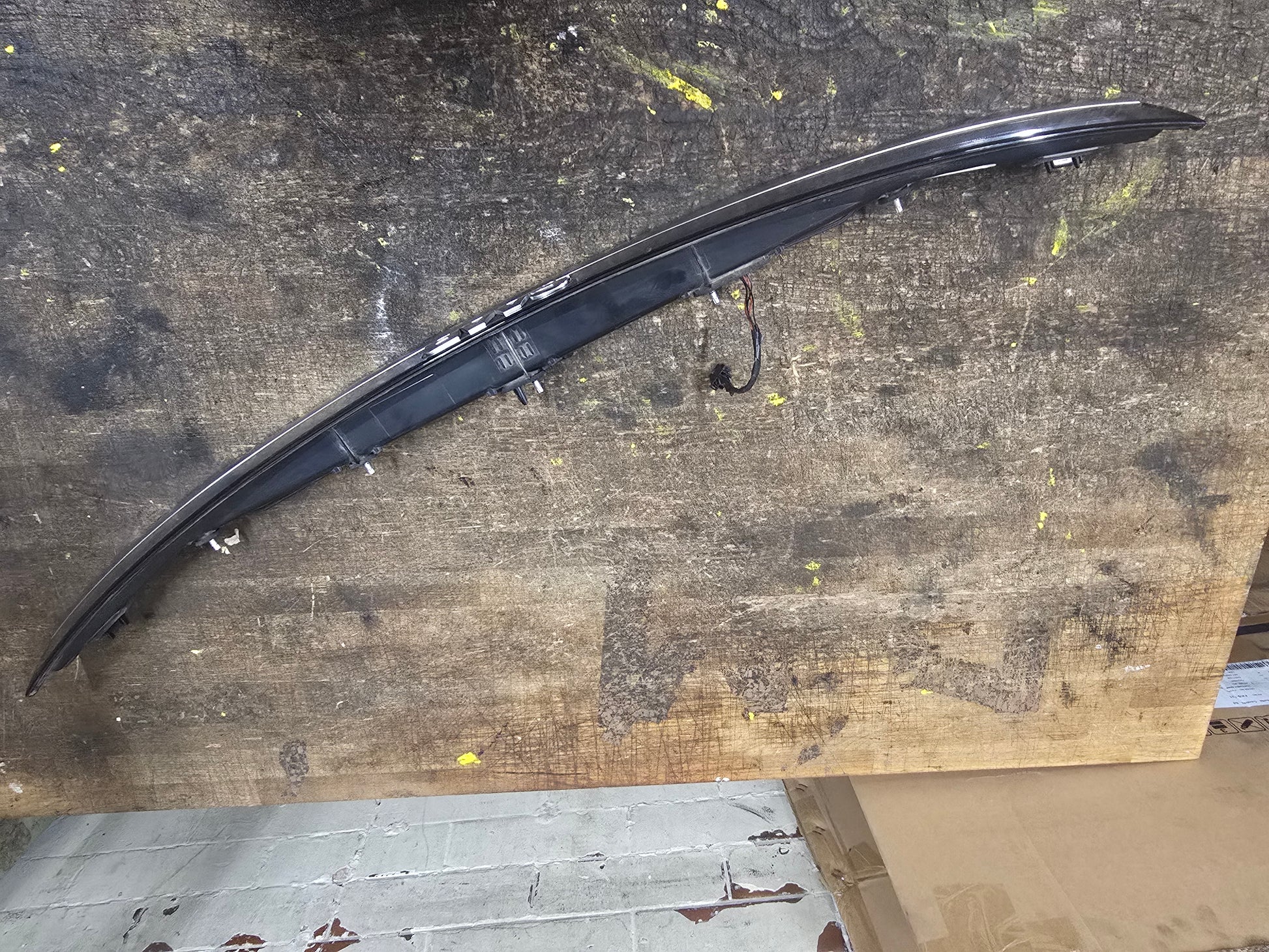 2010-2011 Saab 9-5 Tailgate Handle Integrated LED Light Bar 12846189