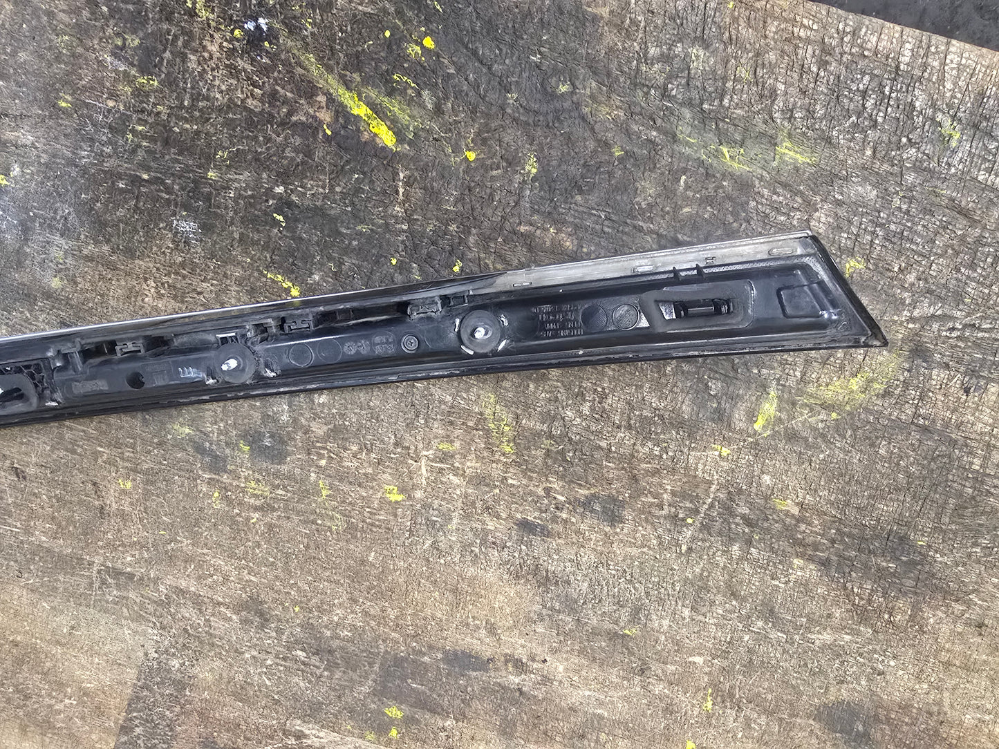 2010-2011 Saab 9-5 Tailgate Handle Integrated LED Light Bar 12846189