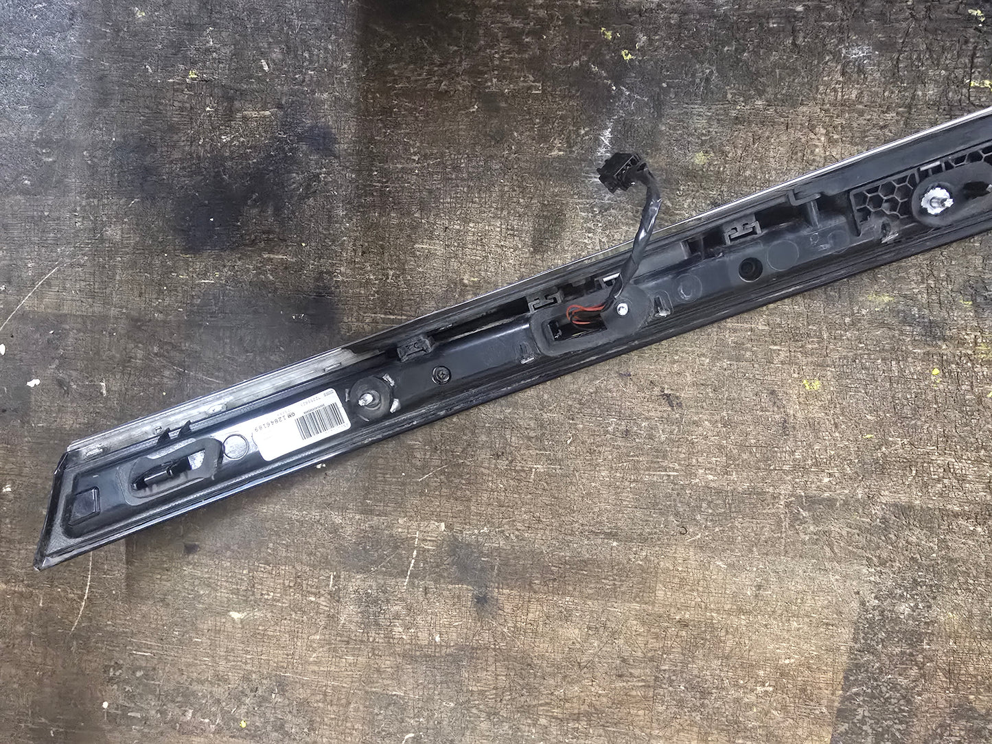 2010-2011 Saab 9-5 Tailgate Handle Integrated LED Light Bar 12846189