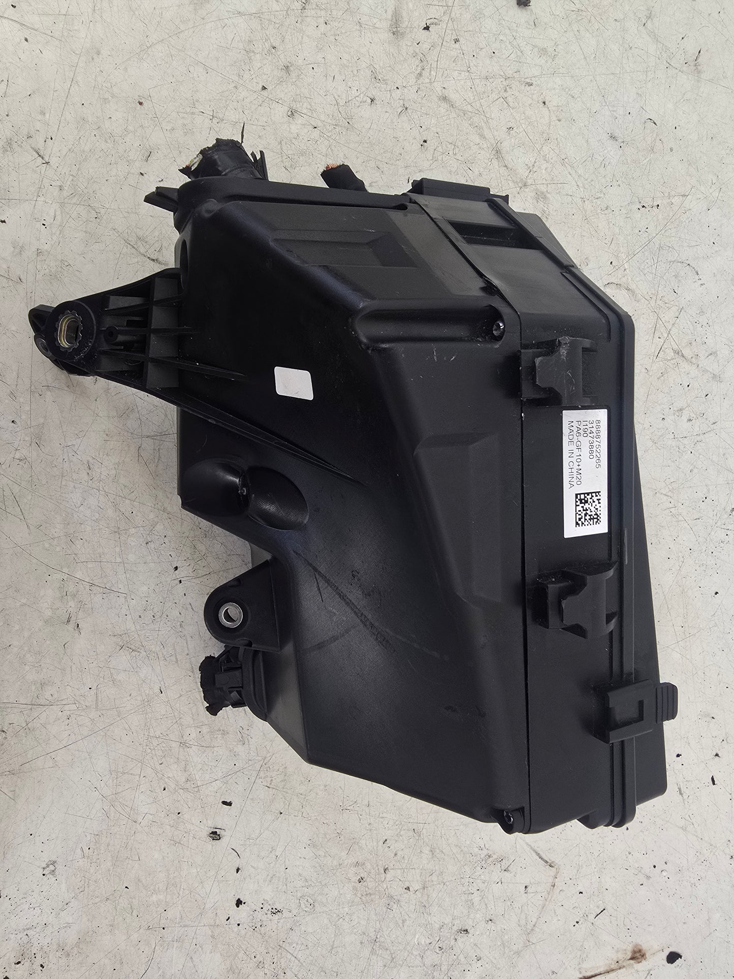2015-2024 Volvo XC40 T3 Fuse and Relay Box 31473880
