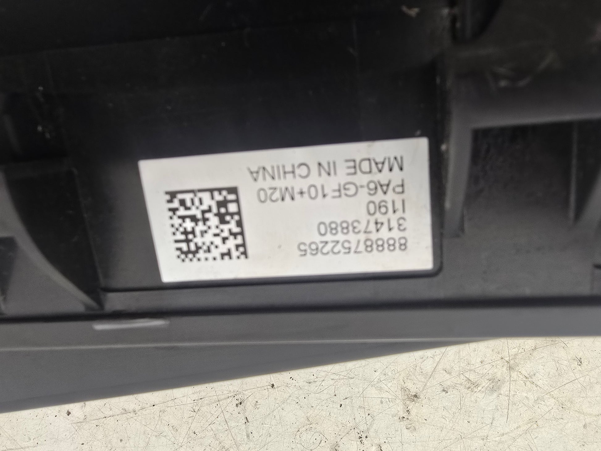 2015-2024 Volvo XC40 T3 Fuse and Relay Box 31473880