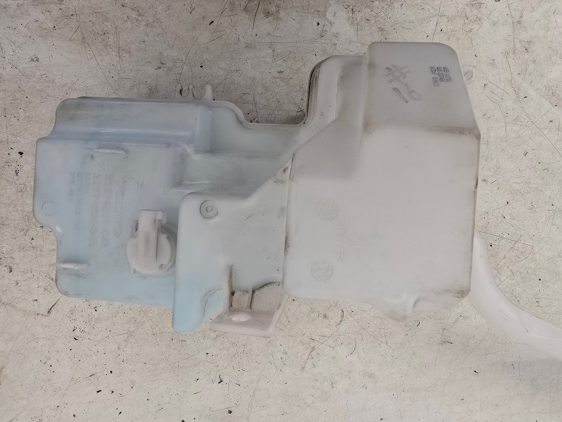 2017-2024 Volvo XC40 Washer Bottle and Motors 32274691