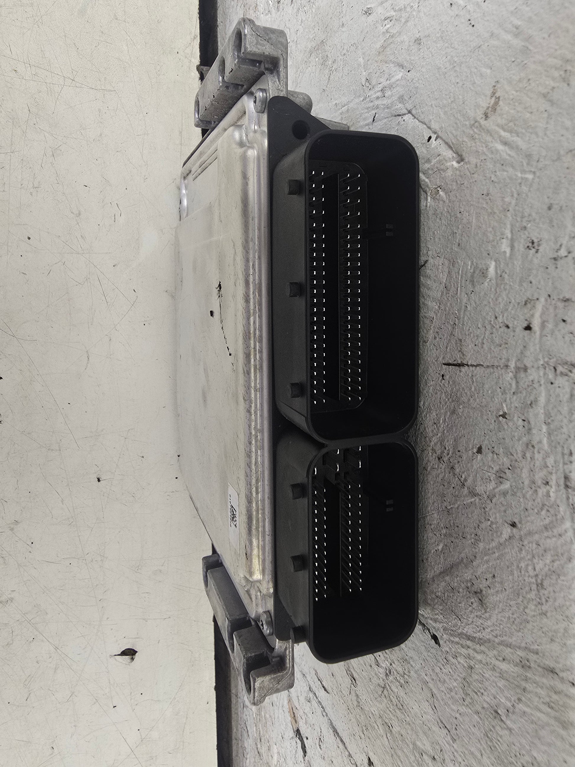 2017-2024 Volvo XC40 T3 Engine ECU 32255068