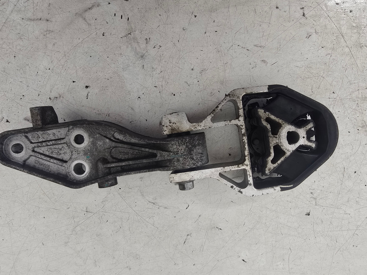 2018-2024 Volvo XC40 T3 Gearbox Left Torque Mount 32222105