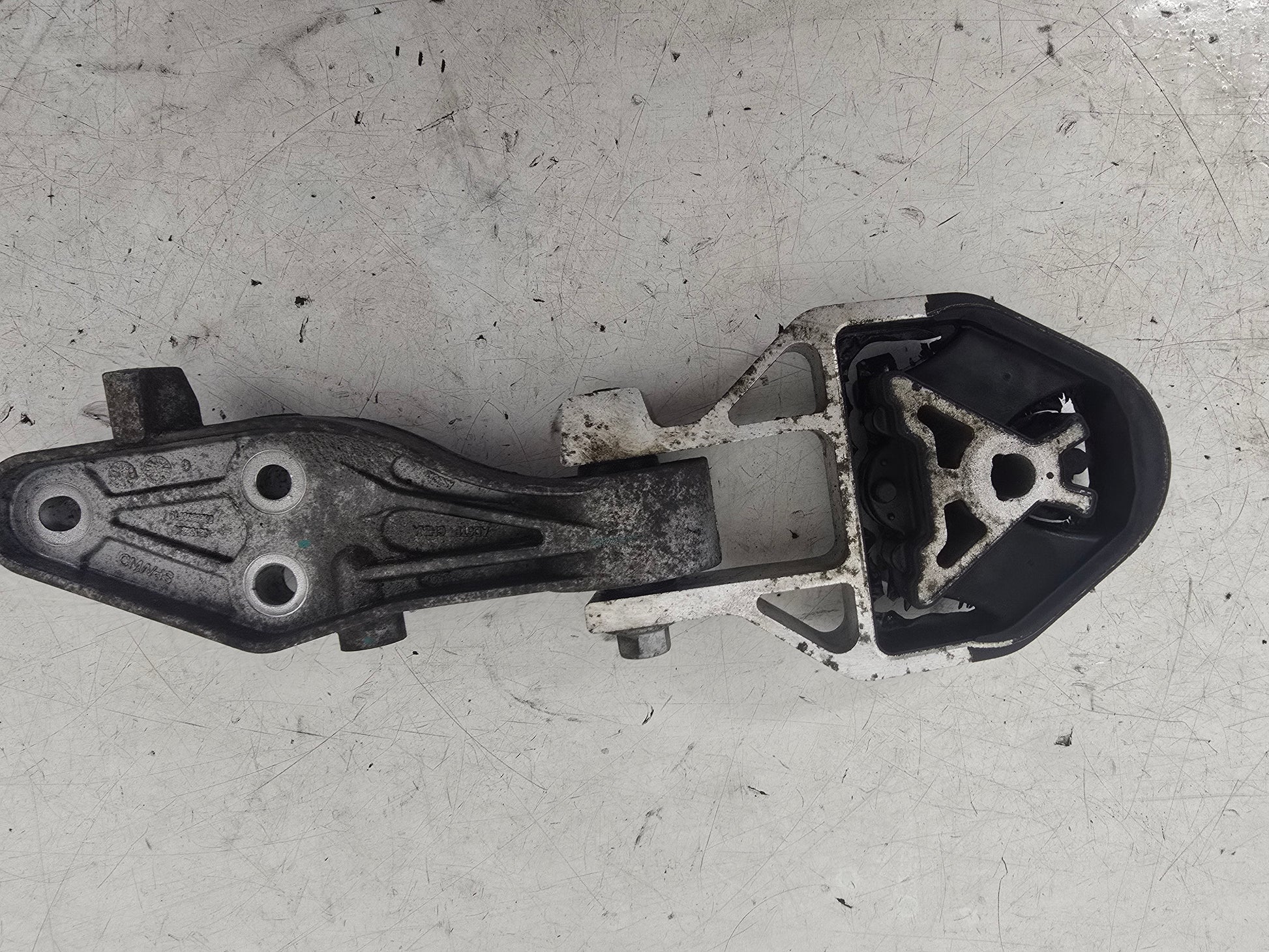 2018-2024 Volvo XC40 T3 Gearbox Left Torque Mount 32222105