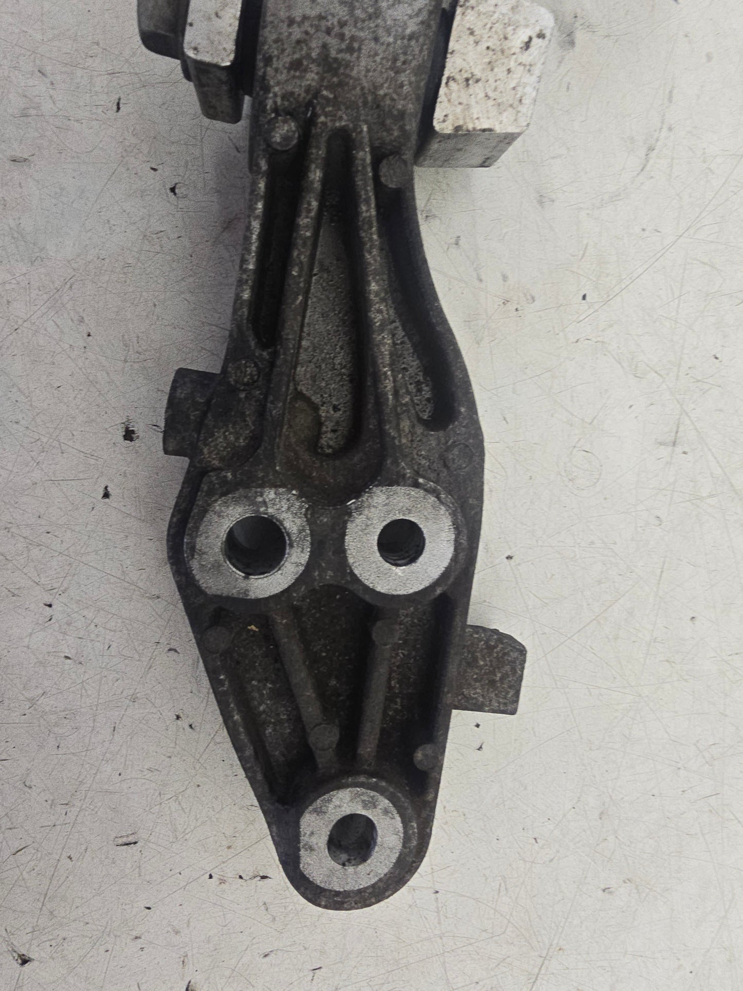 2018-2024 Volvo XC40 T3 Gearbox Left Torque Mount 32222105
