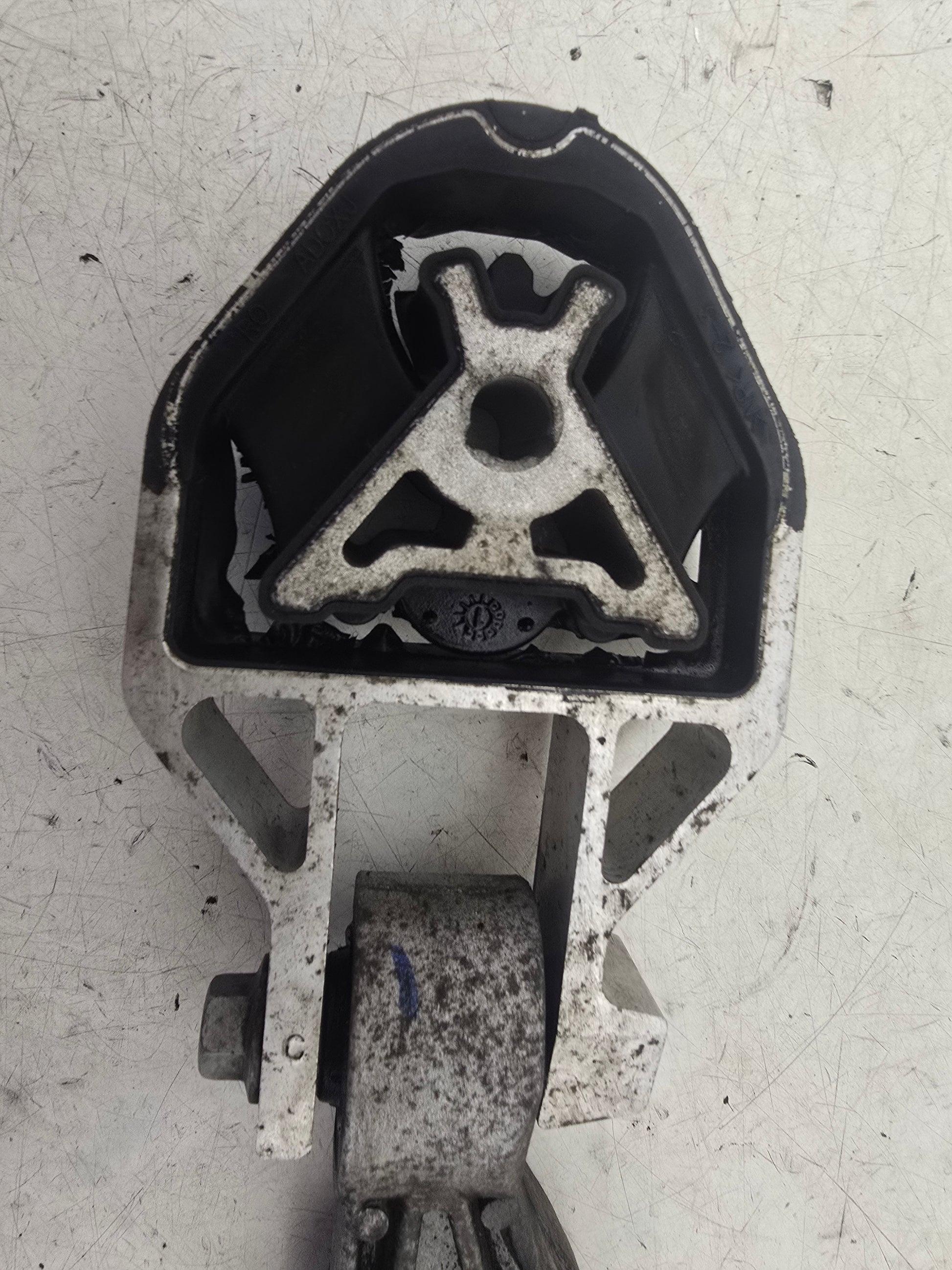 2018-2024 Volvo XC40 T3 Gearbox Left Torque Mount 32222105