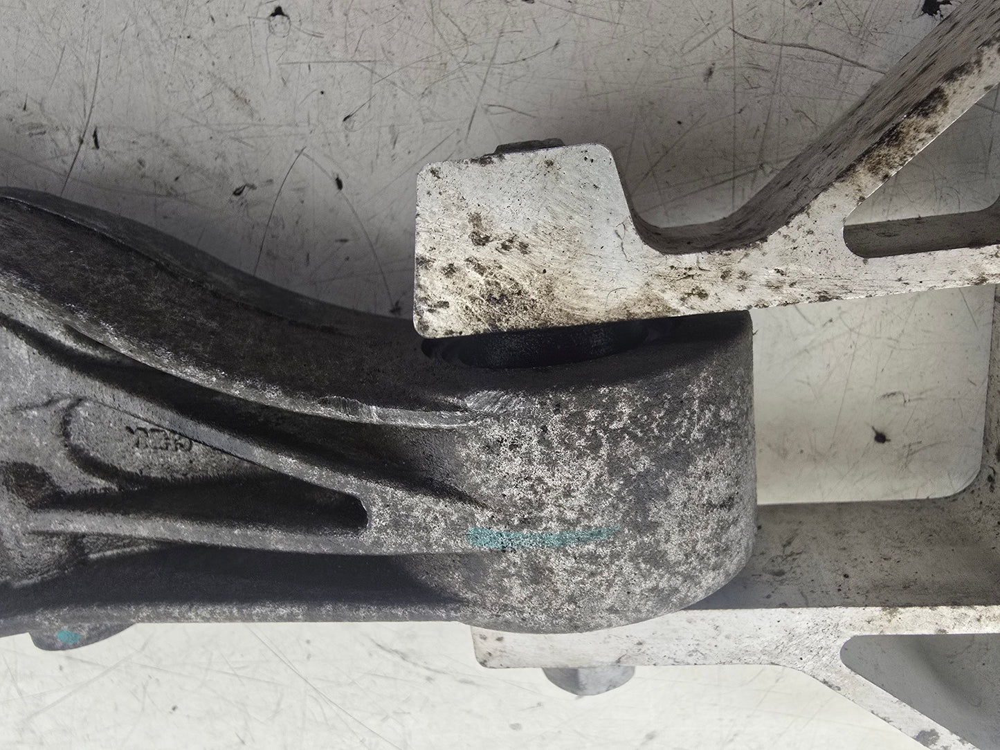 2018-2024 Volvo XC40 T3 Gearbox Left Torque Mount 32222105