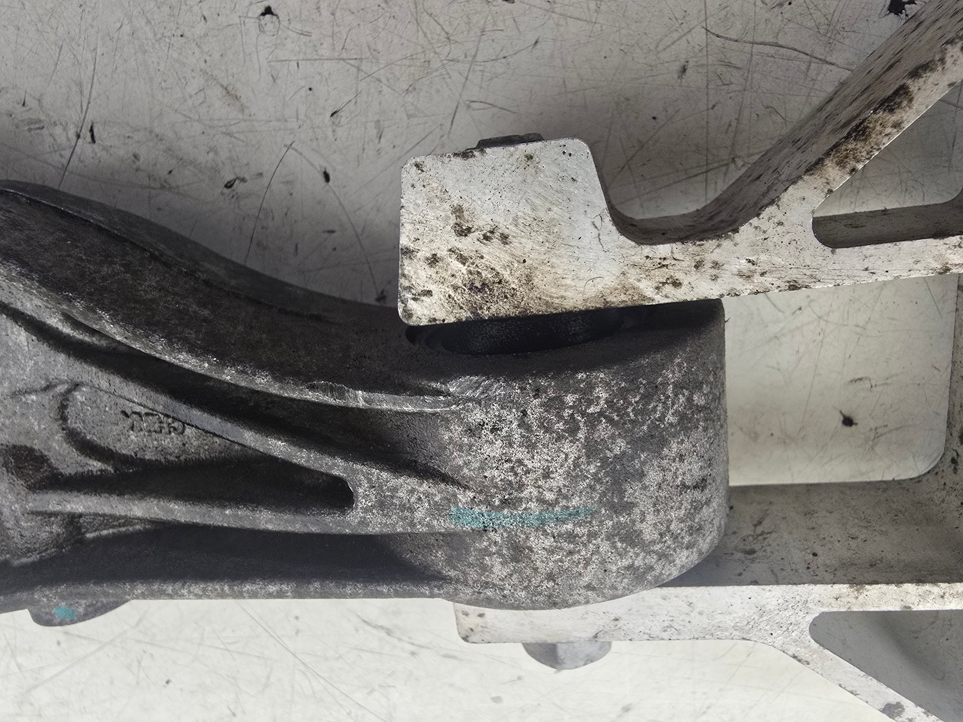2018-2024 Volvo XC40 T3 Gearbox Left Torque Mount 32222105