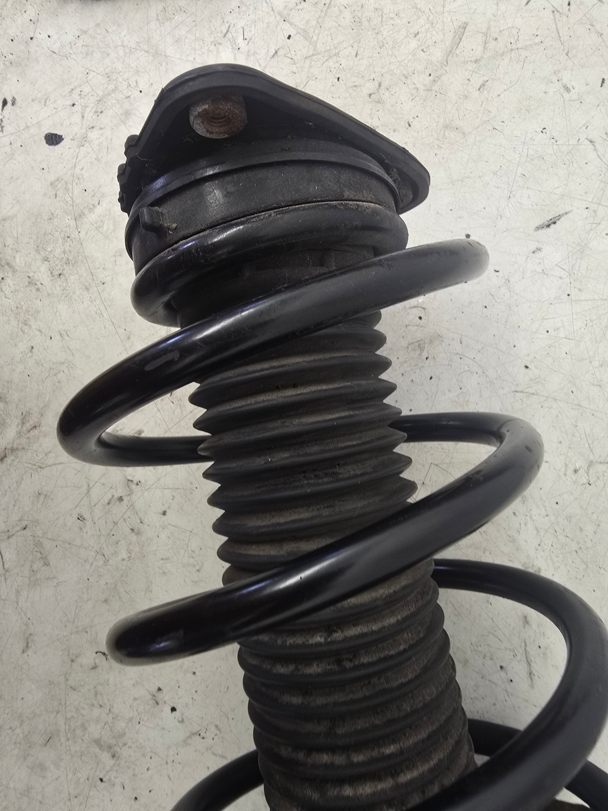 2007 Volvo C30 Front Right Suspension Assembly 31200271
