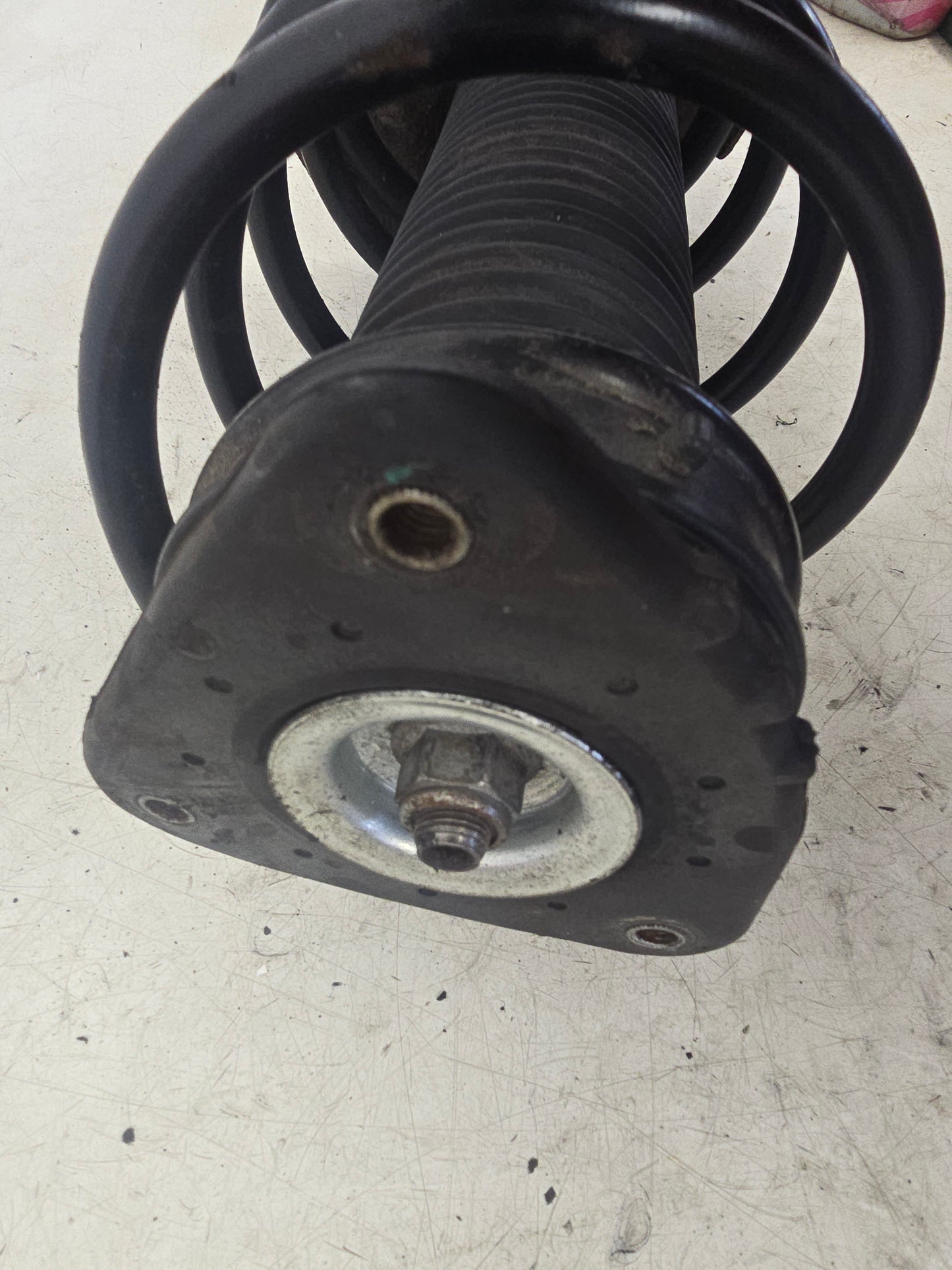 2007 Volvo C30 Front Right Suspension Assembly 31200271