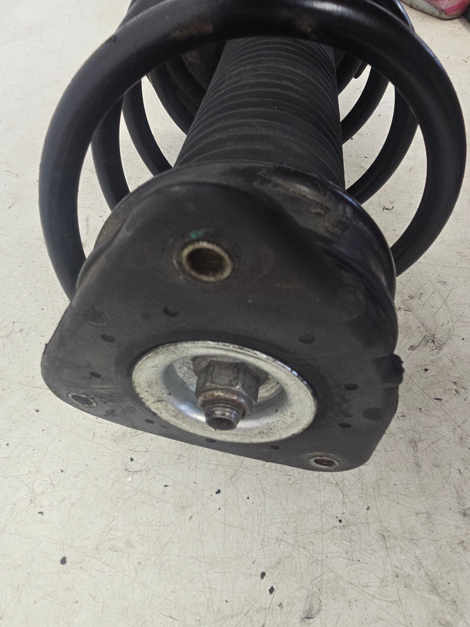 2007 Volvo C30 Front Right Suspension Assembly 31200271