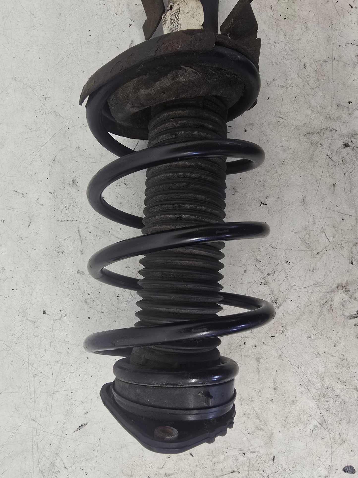 2007 Volvo C30 Front Right Suspension Assembly 31200271