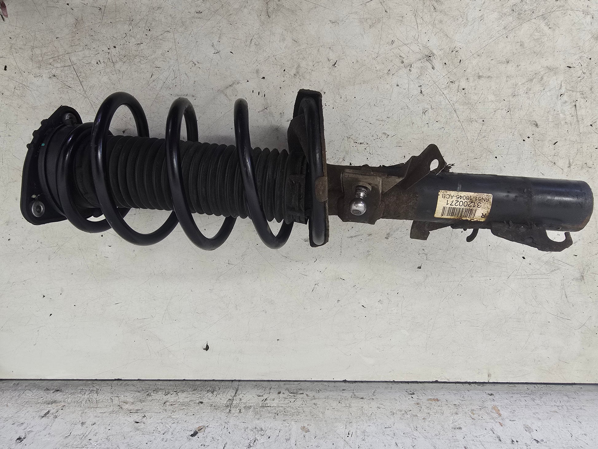 2007 Volvo C30 Front Right Suspension Assembly 31200271