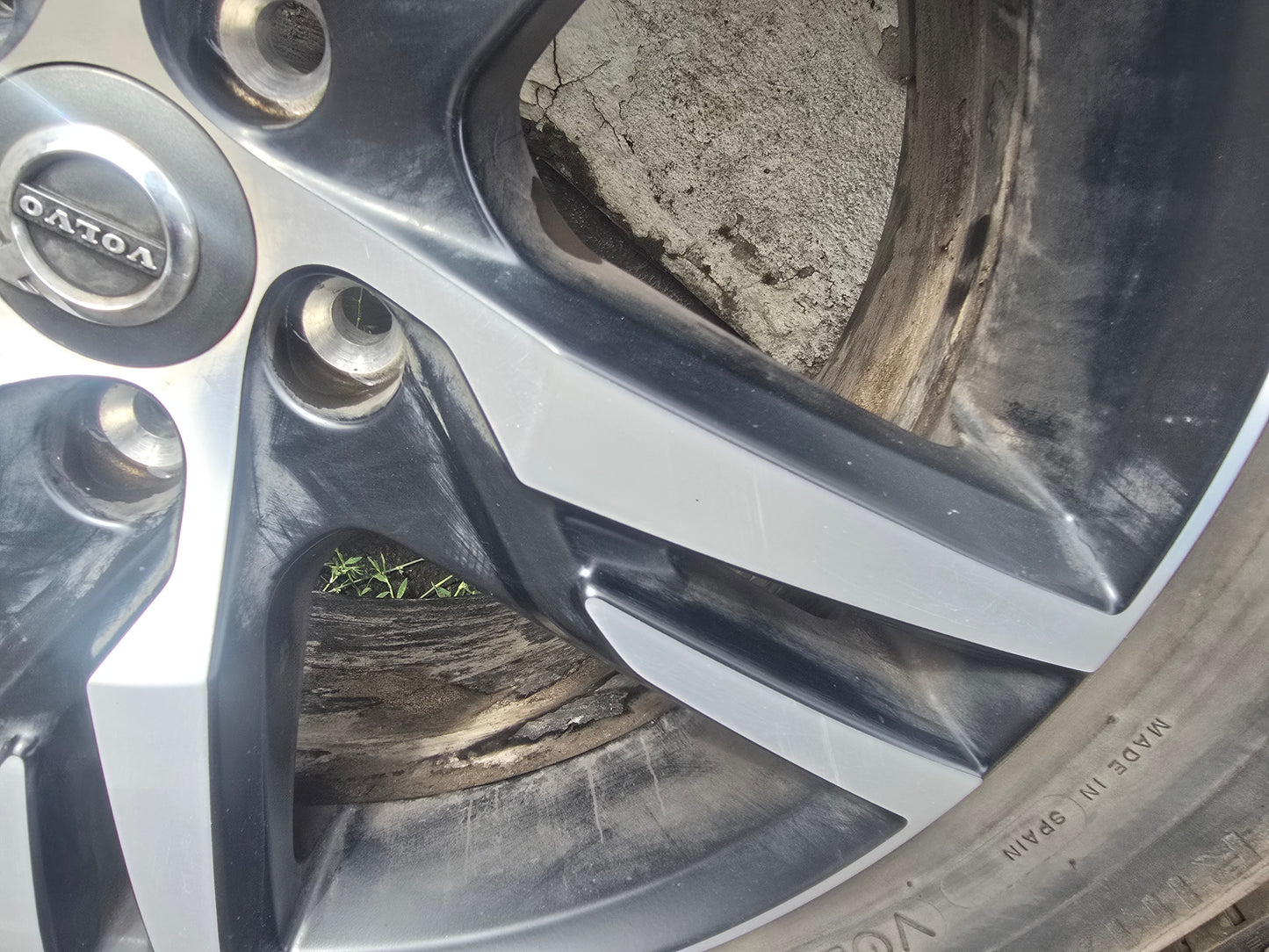 2017-2025 Volvo XC40 18" Black Alloy Wheel 31445812