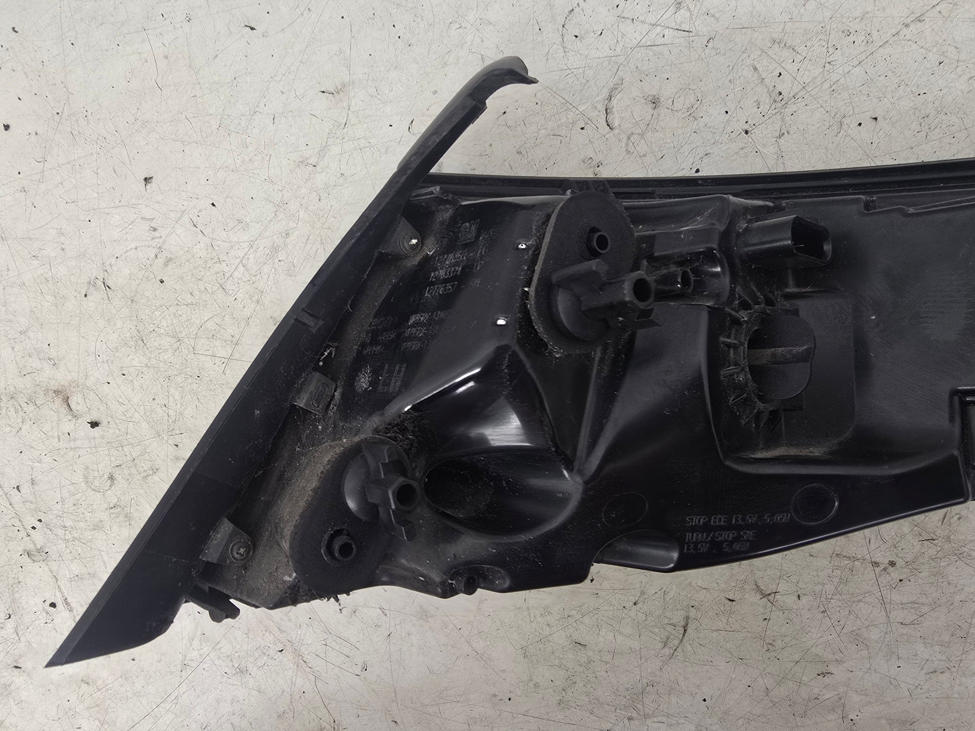 2010-2011 Saab 9-5 Left Rear LED Tail Light Assembly 12783374