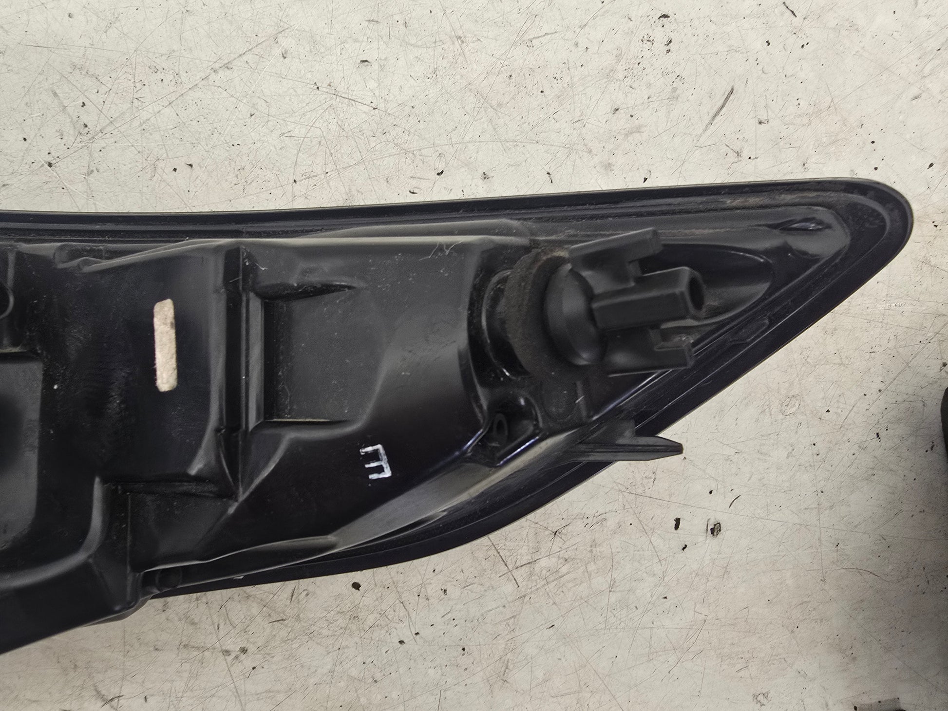 2010-2011 Saab 9-5 Left Rear LED Tail Light Assembly 12783374