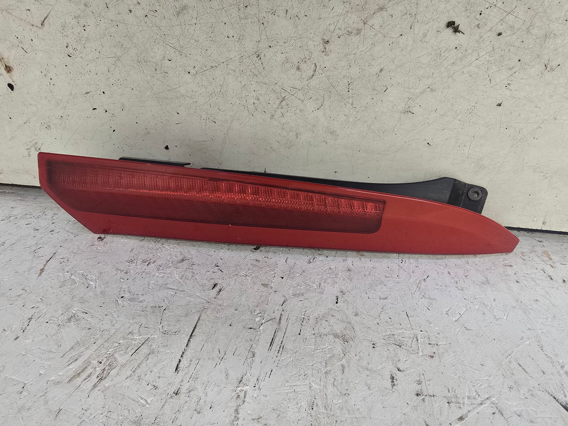 2002-2006 Volvo XC90 D5 Rear Tail Light Upper Driver Side 30678221