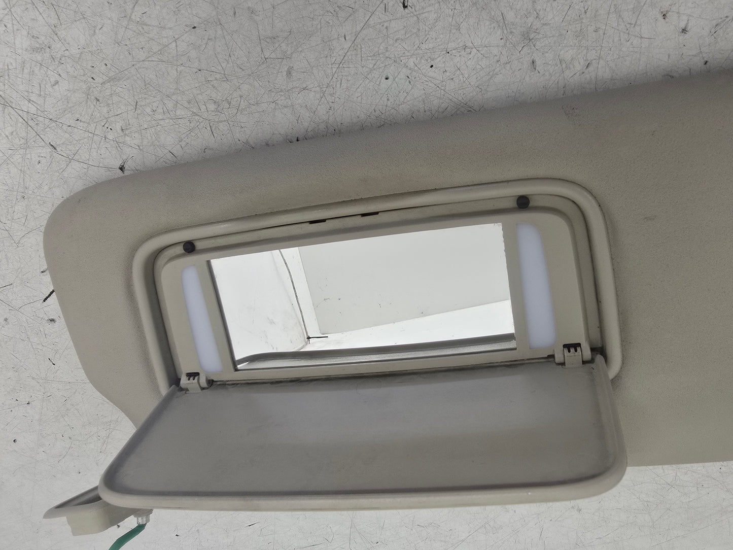 2011 Volvo XC60 Right Driver Side Sun Visor Red 2.4D