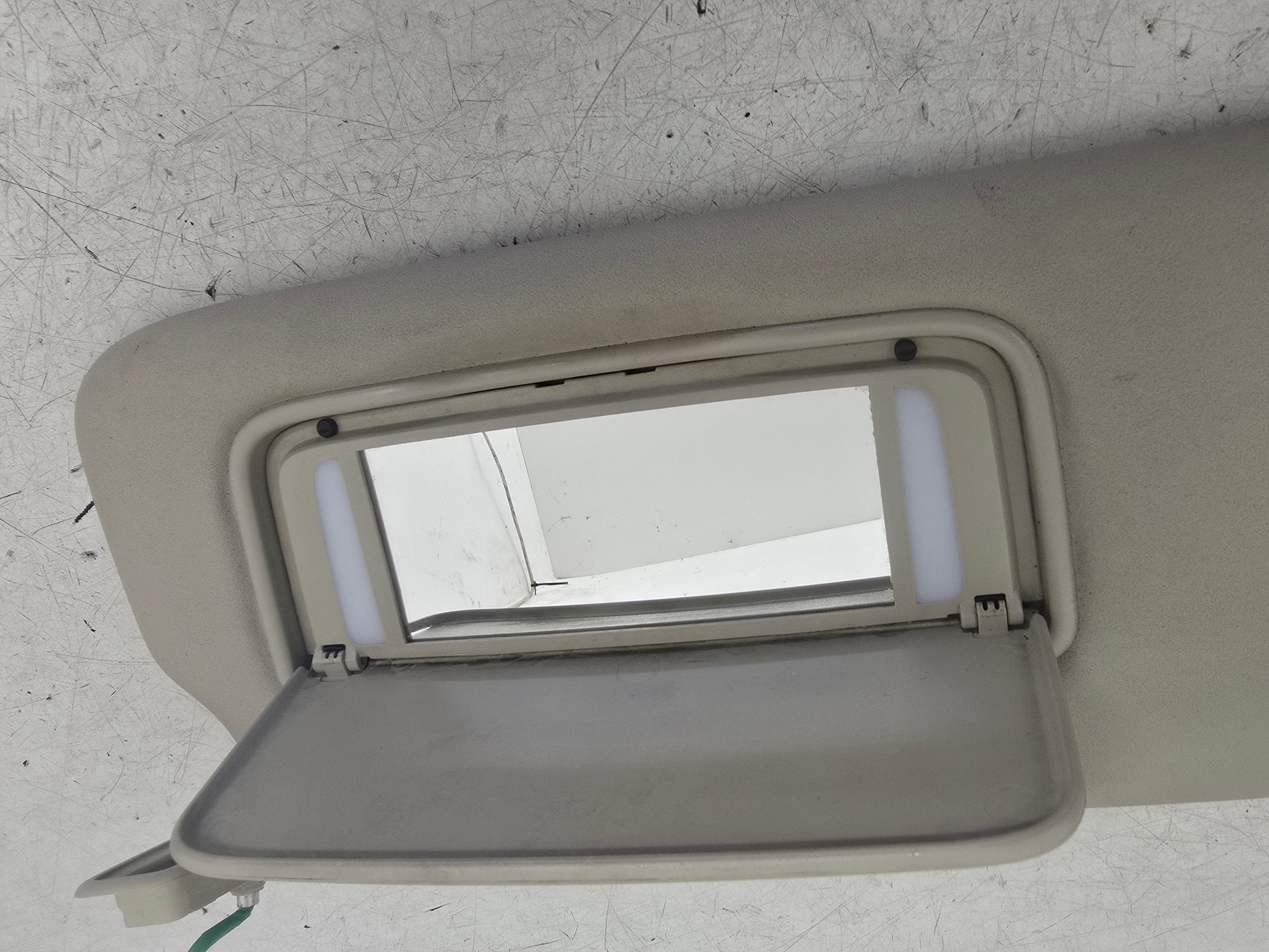2011 Volvo XC60 Right Driver Side Sun Visor Red 2.4D