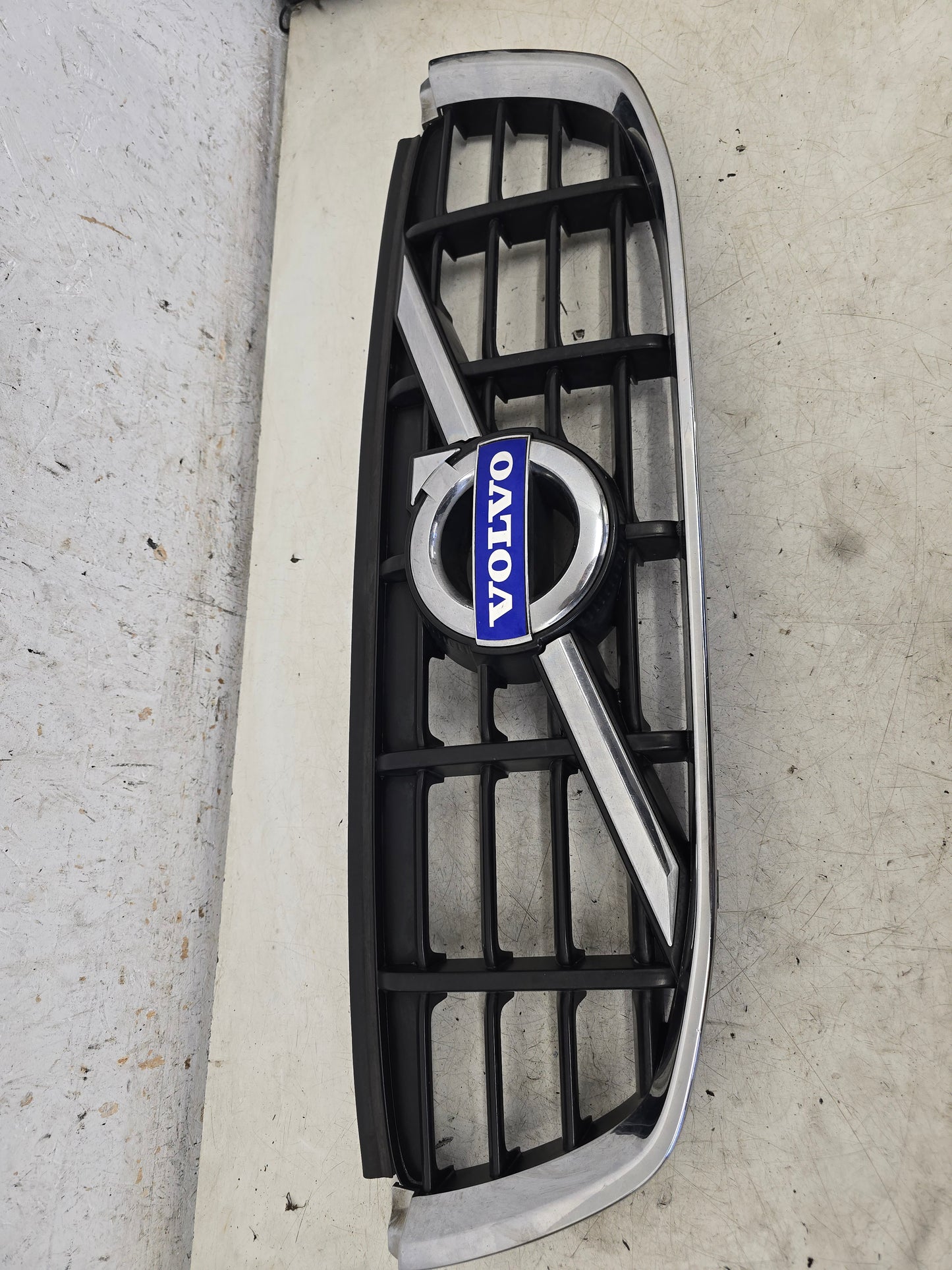 2011 Volvo XC60 Front Grille 31284337