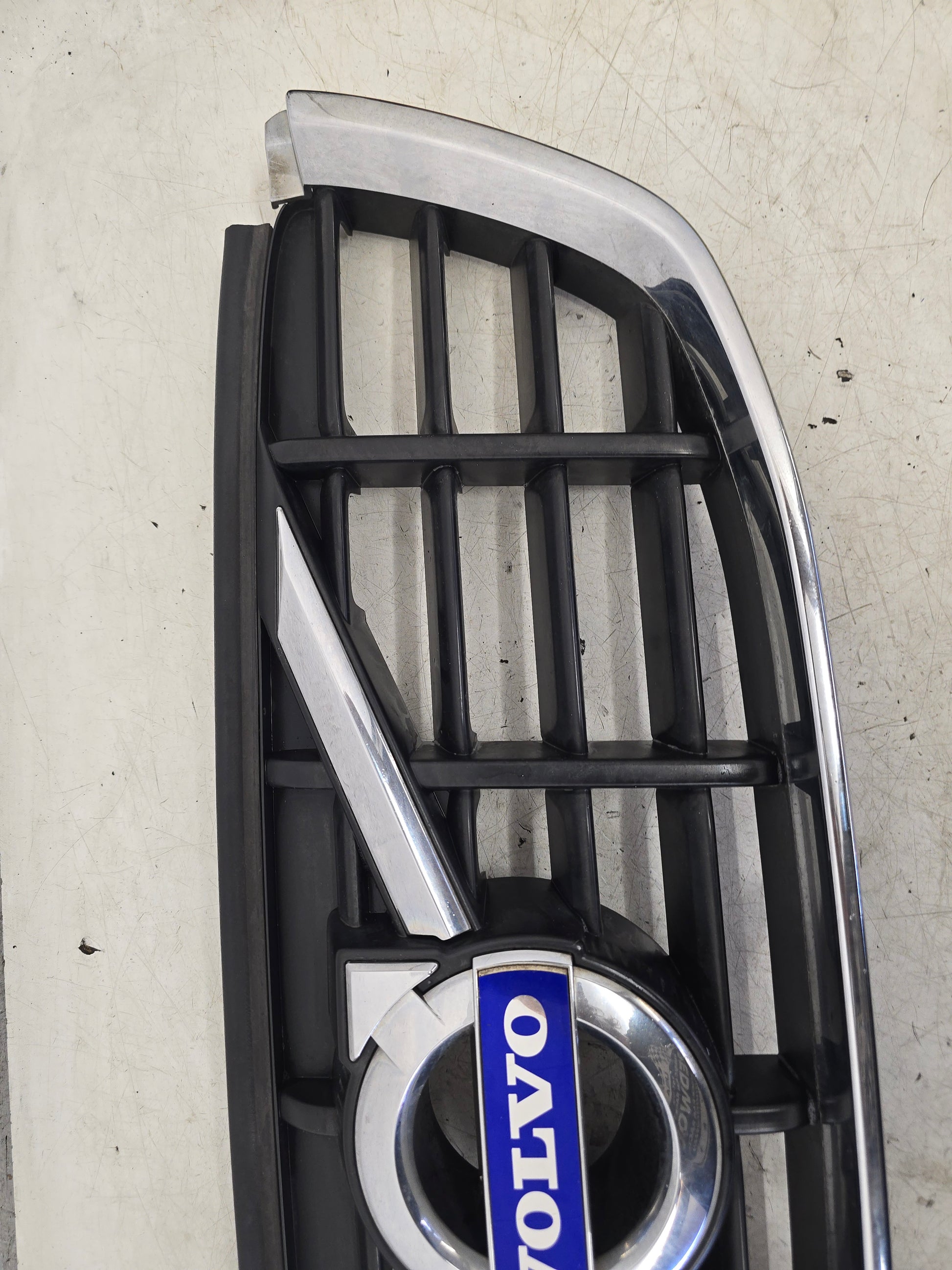 2011 Volvo XC60 Front Grille 31284337