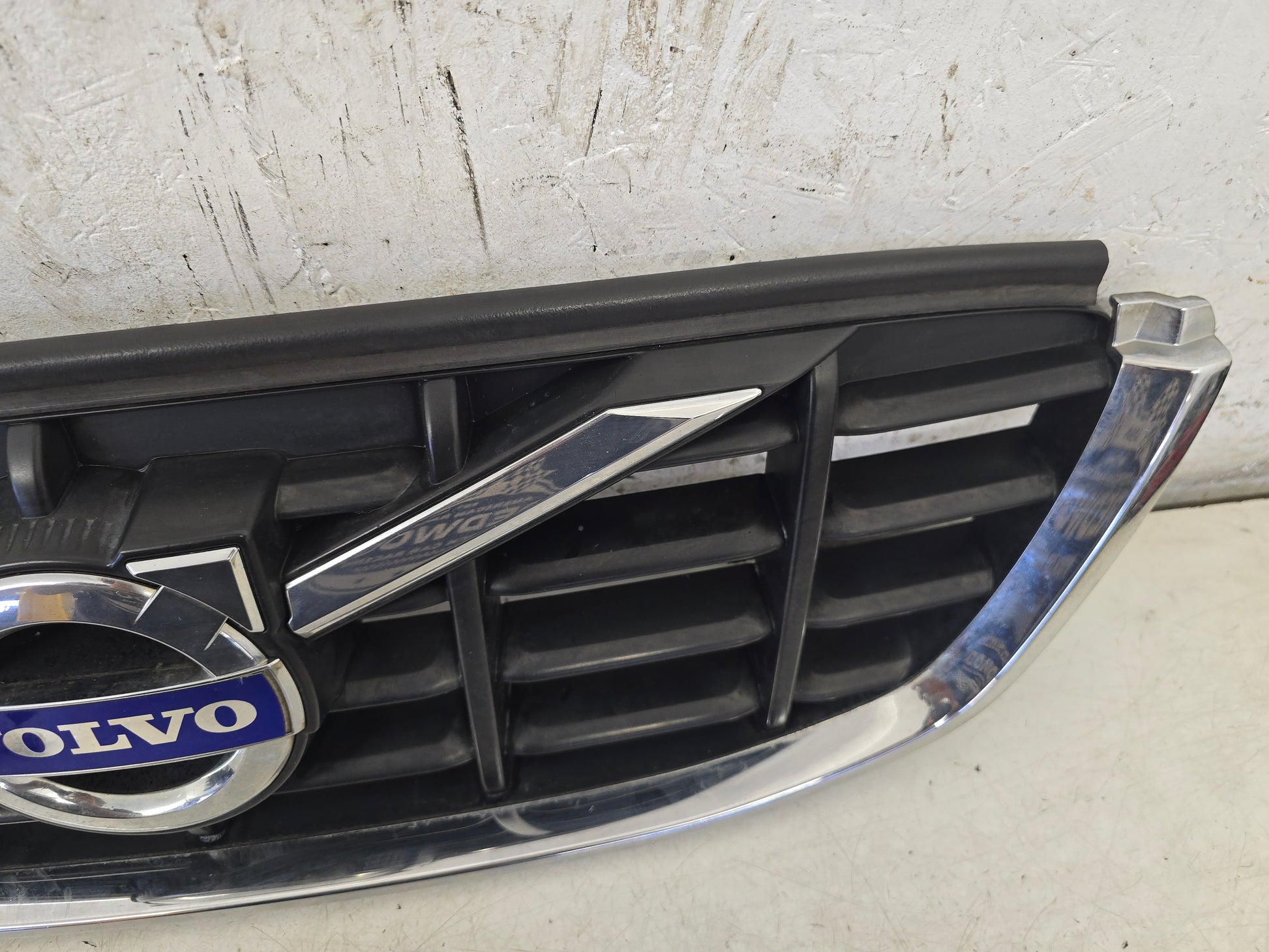 2011 Volvo XC60 Front Grille 31284337