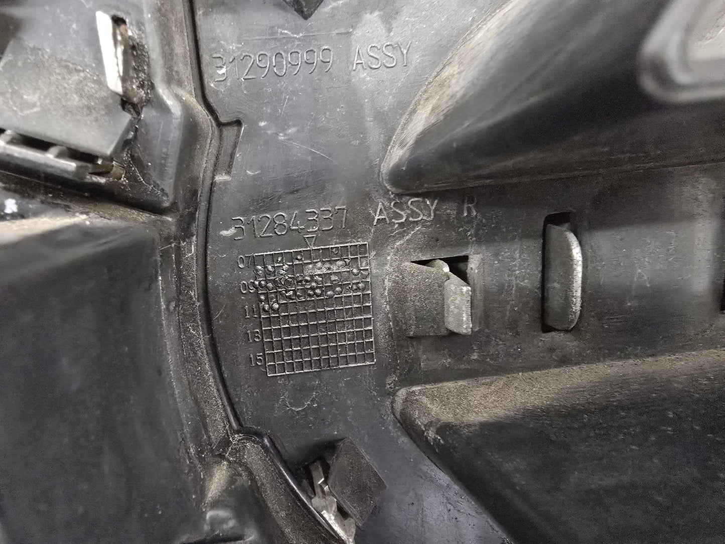 2011 Volvo XC60 Front Grille 31284337