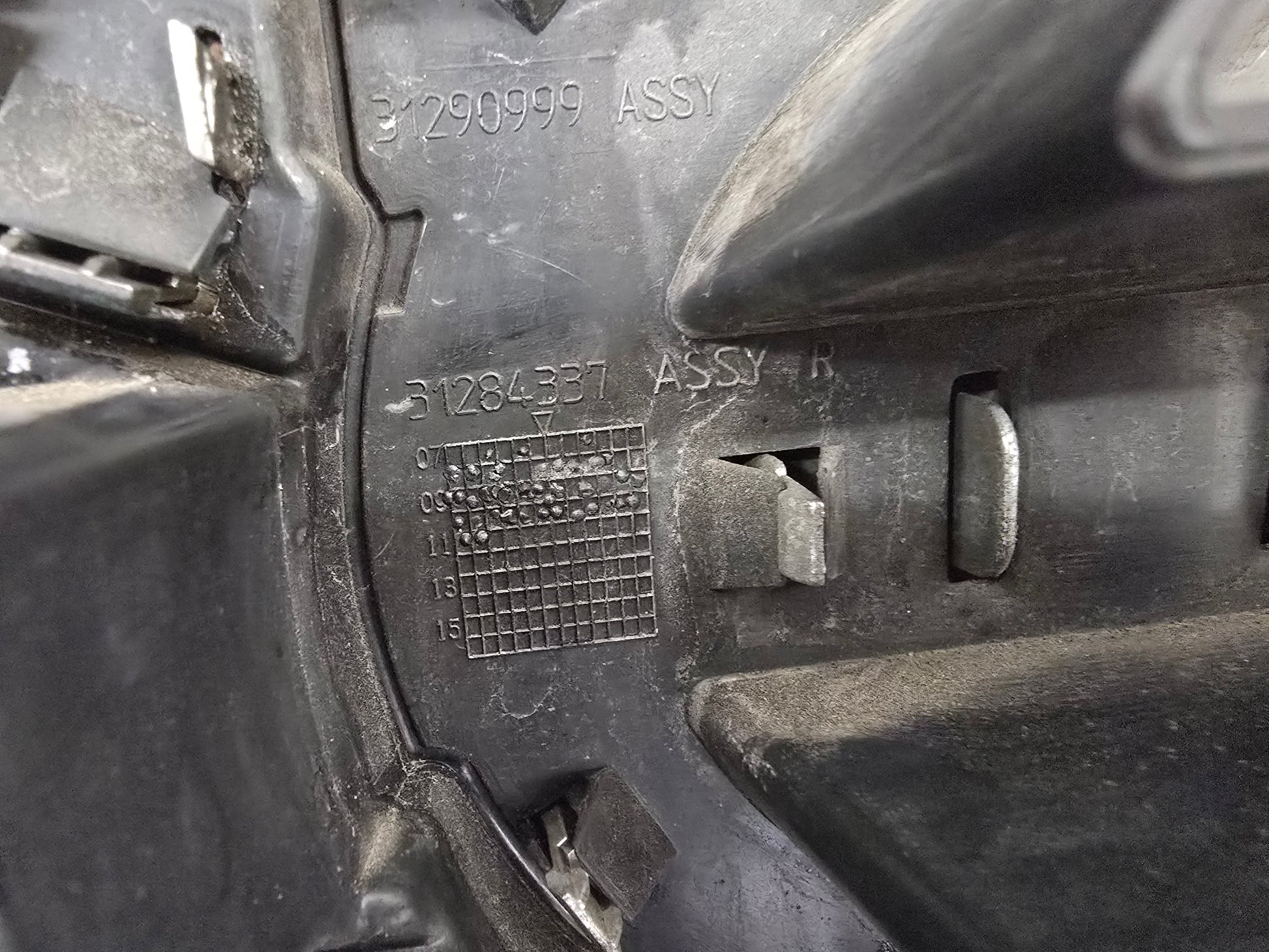 2011 Volvo XC60 Front Grille 31284337
