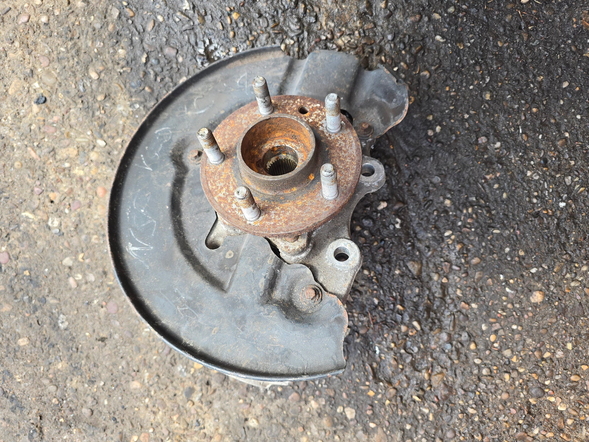 Volvo V40 Cross Country 2012-2019 Front Left Hub Assembly — photo 2