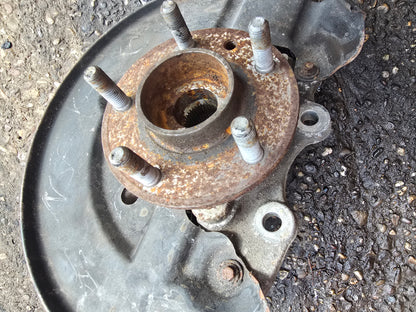 Volvo V40 Cross Country 2012-2019 Front Left Hub Assembly — photo 3